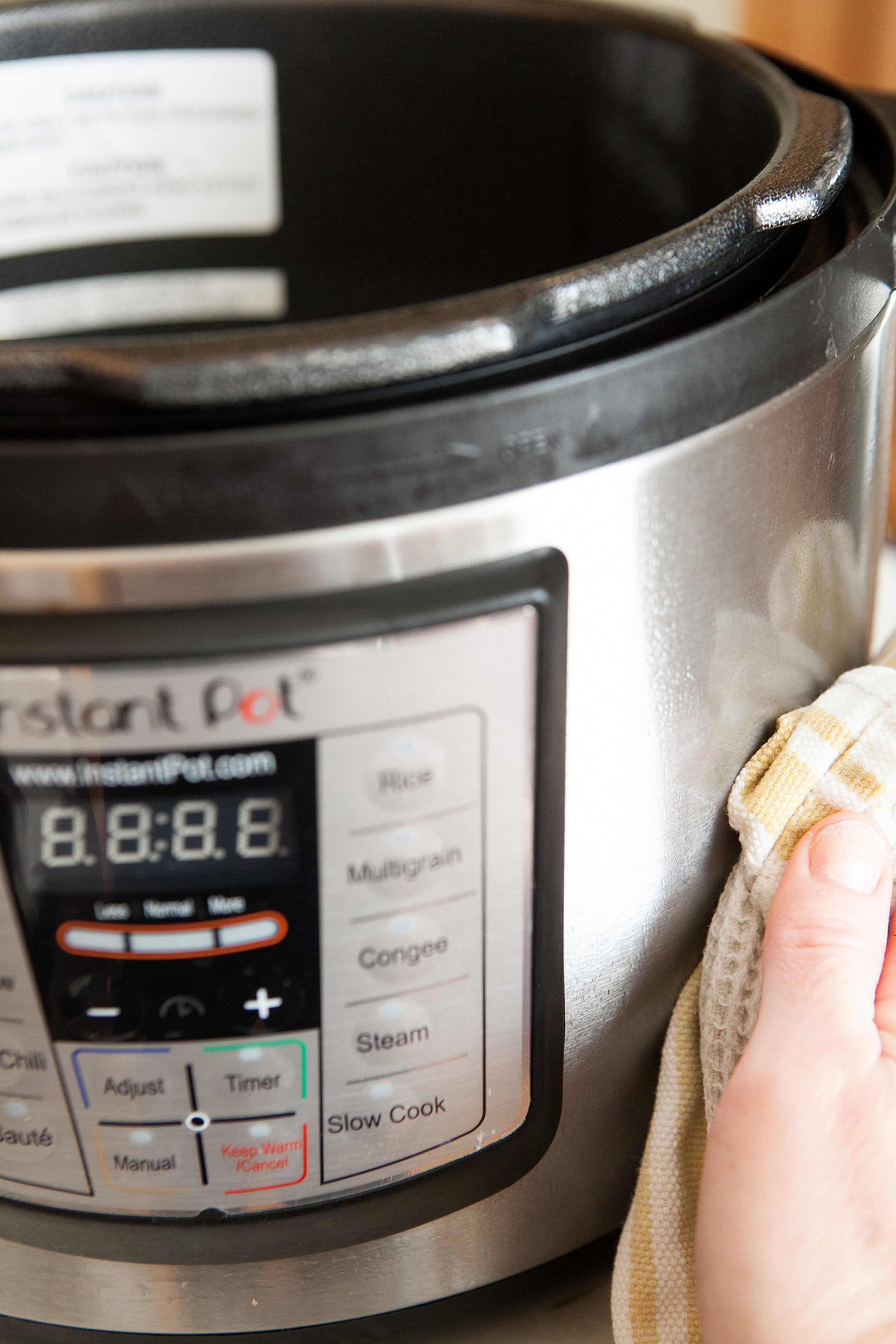 How to Clean an Instant Pot - Deep Clean Instant Pot Multi-Cooker, Lid and  Other Parts