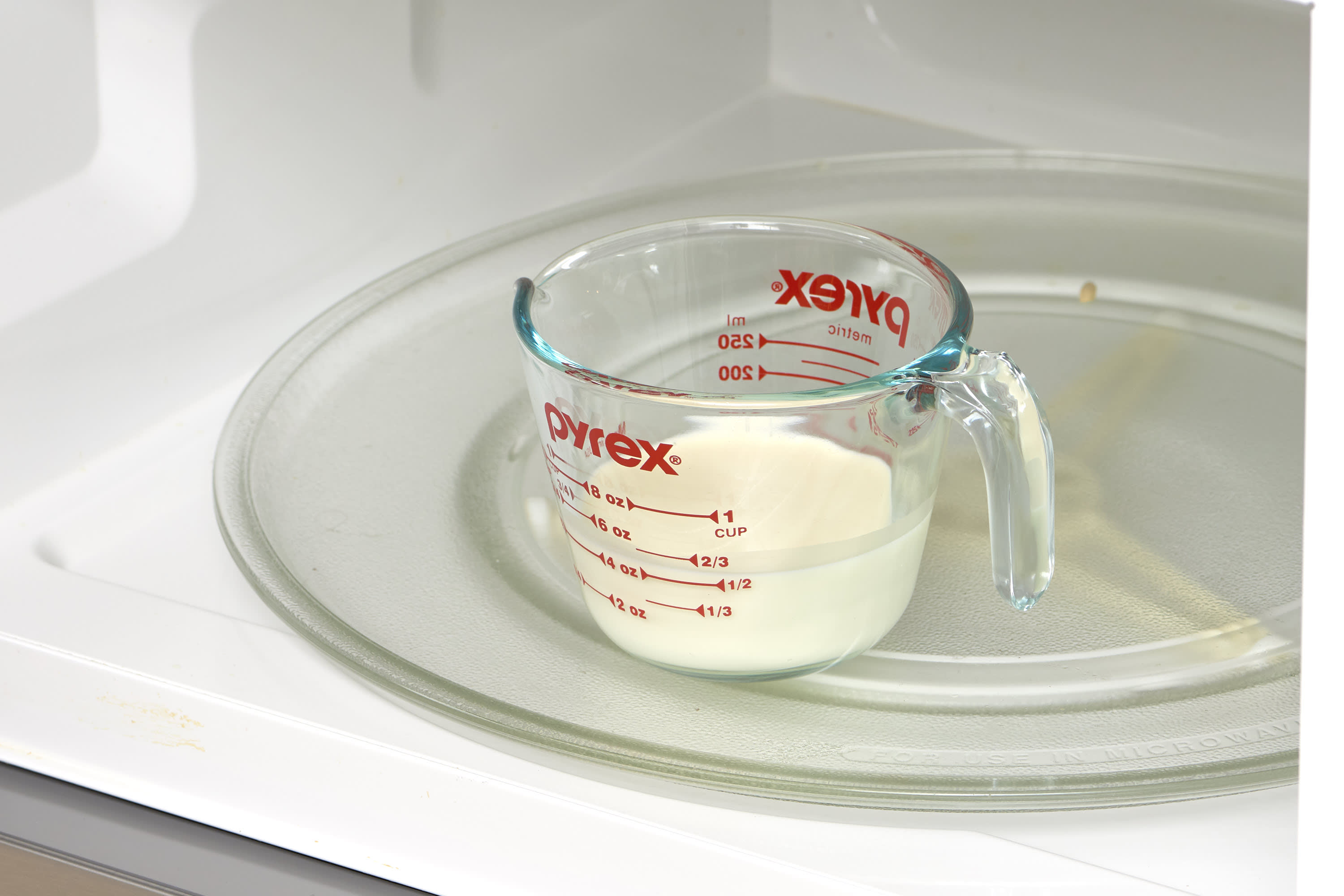 Pyrex Covered Measuring Cup, 2 c - Fry's Food Stores