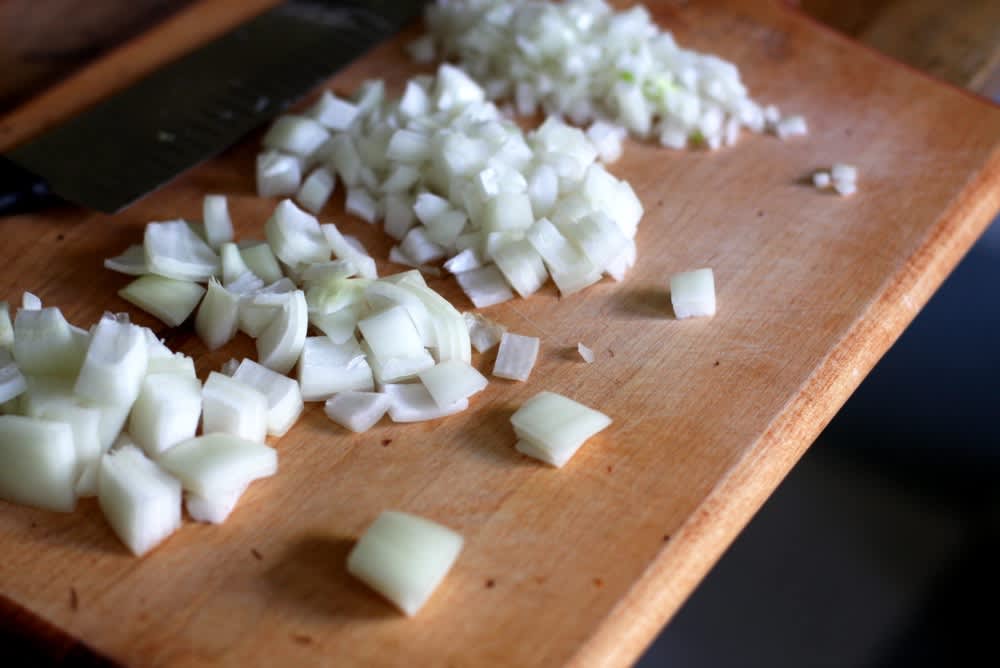 How to mince, dice, and slice onion (step-by-step guide) - My Eclectic Bites