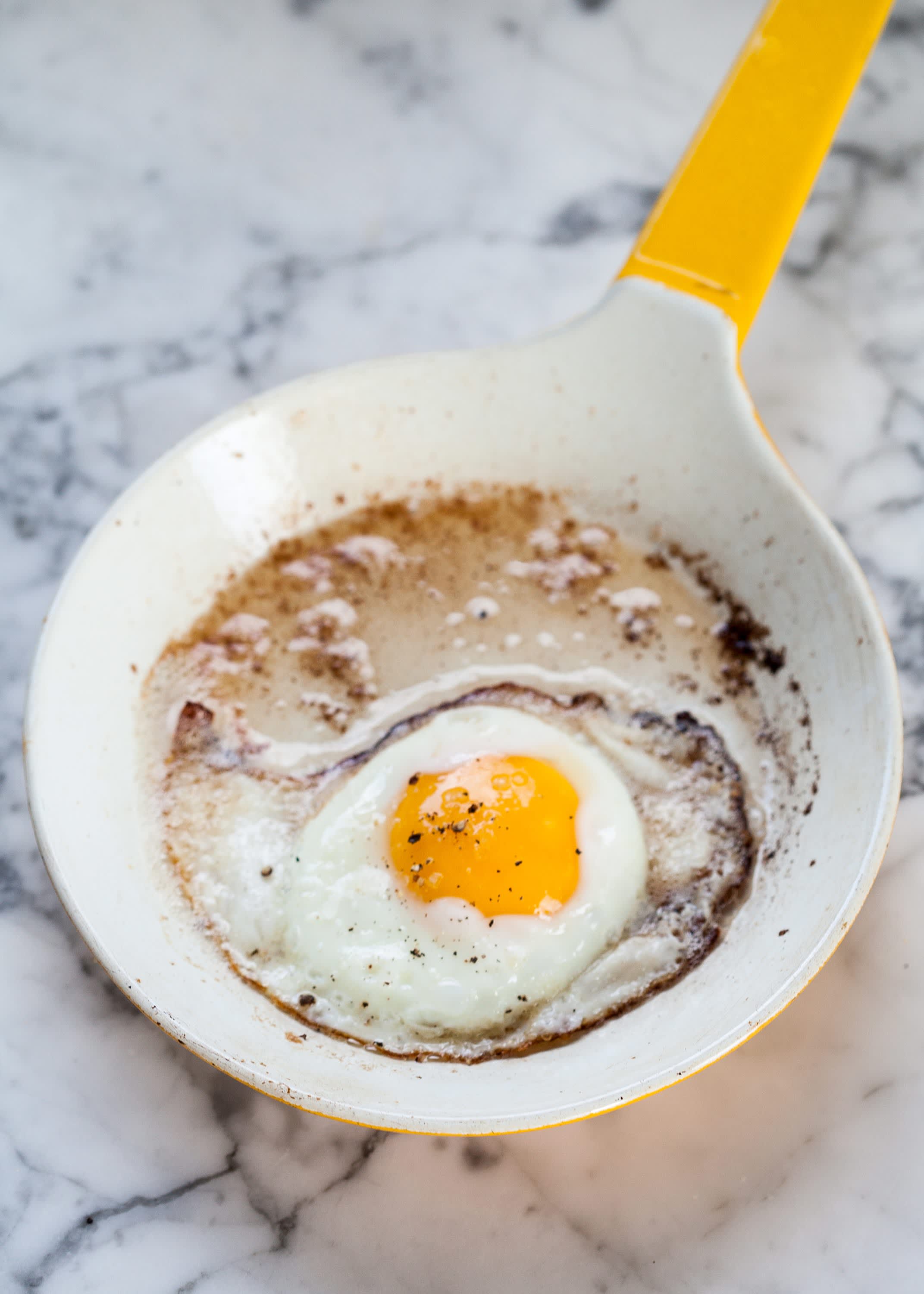 How To Make Fried Eggs - 4 Ways! - Gimme Some Oven