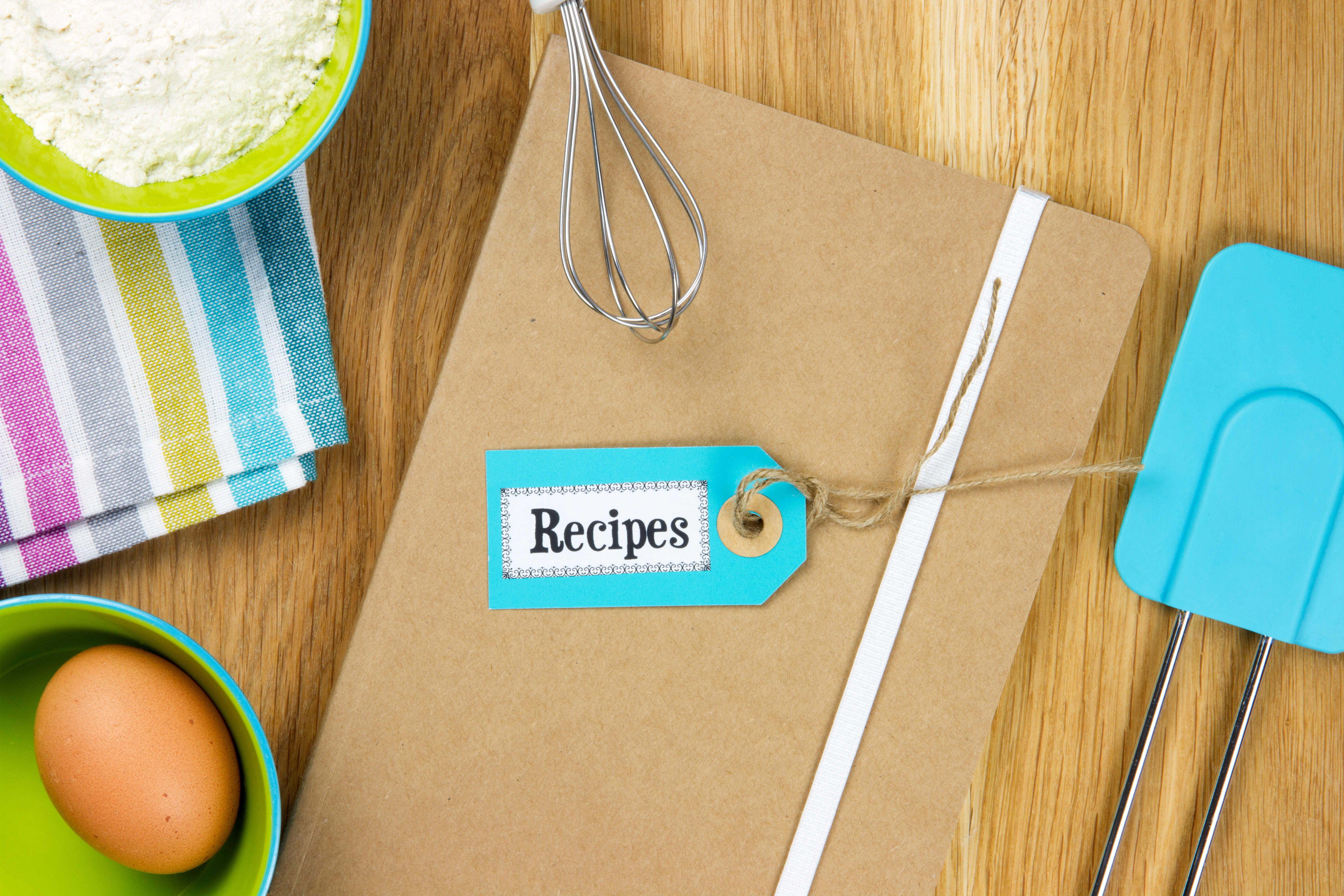 Blank Cookbook Recipes: Formatted To Help You Organize Your