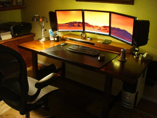 Andrew’s Ingenious Floating Monitor Home Office | Apartment Therapy