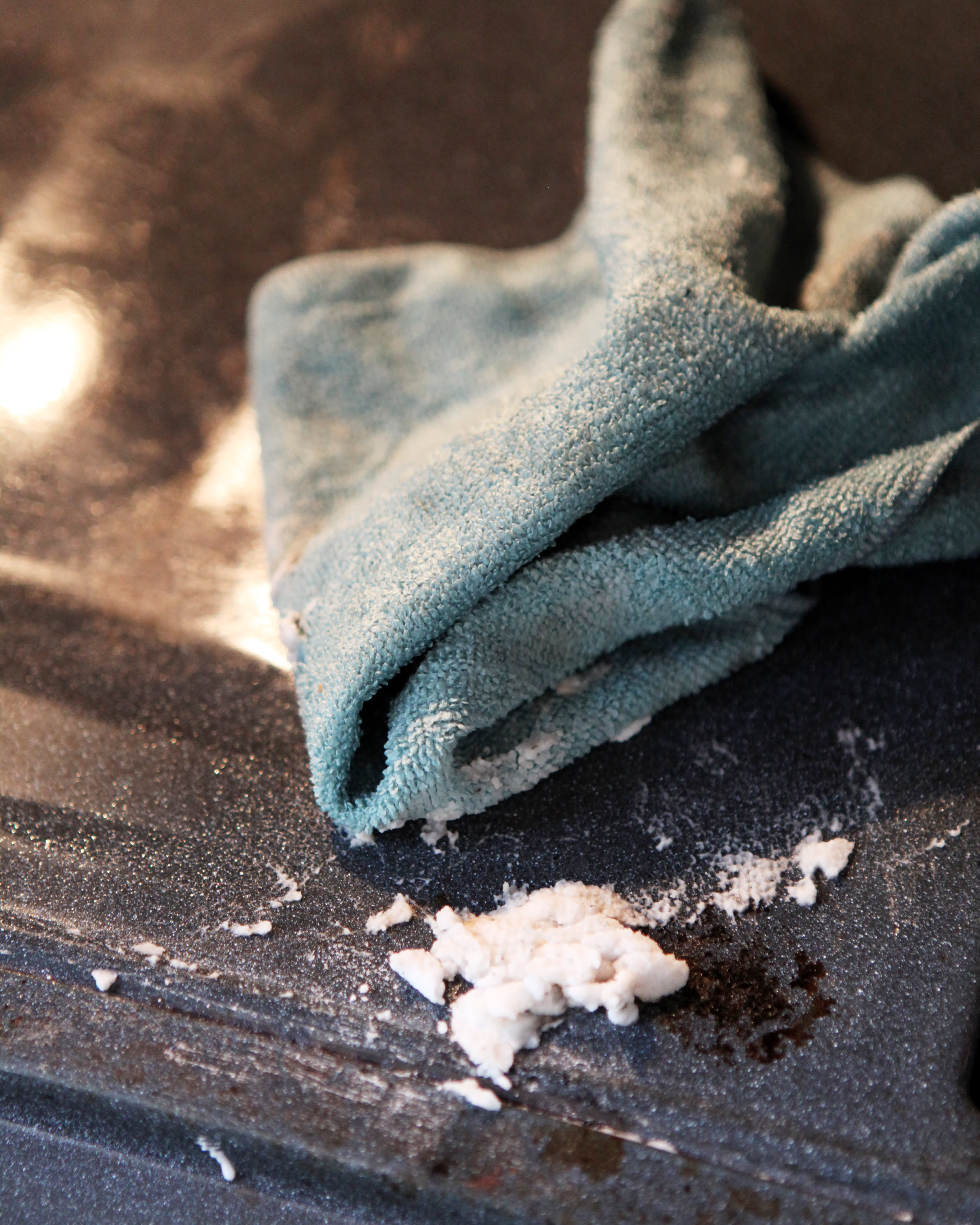 What would you recommend to clean this oven grill rack? (I have tried  bicarbonate of soda and vinegar already) : r/CleaningTips