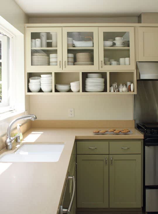 How (and Why) to Combine Open Shelves and Cabinets in Your Kitchen