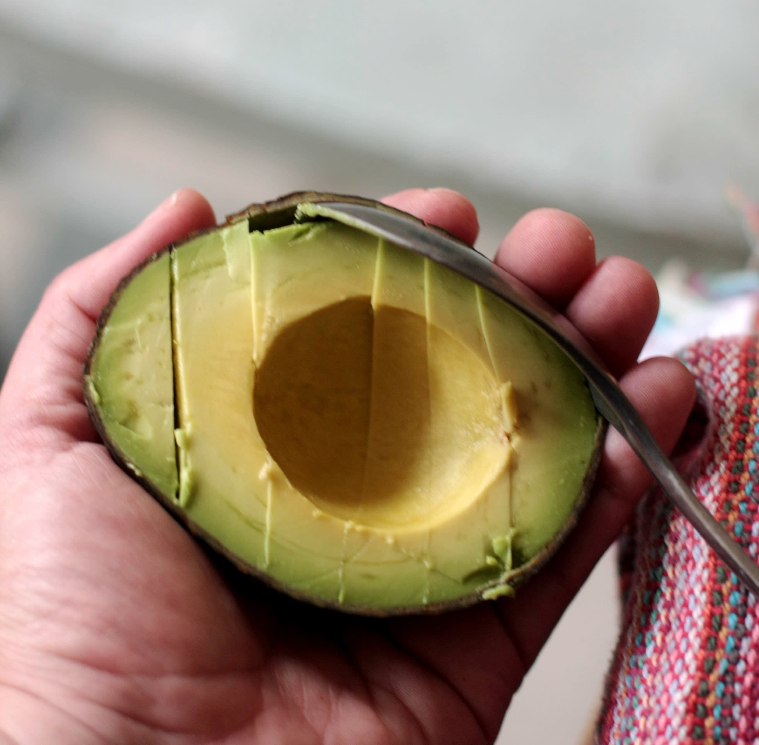 How To Cut An Avocado Like A Chef