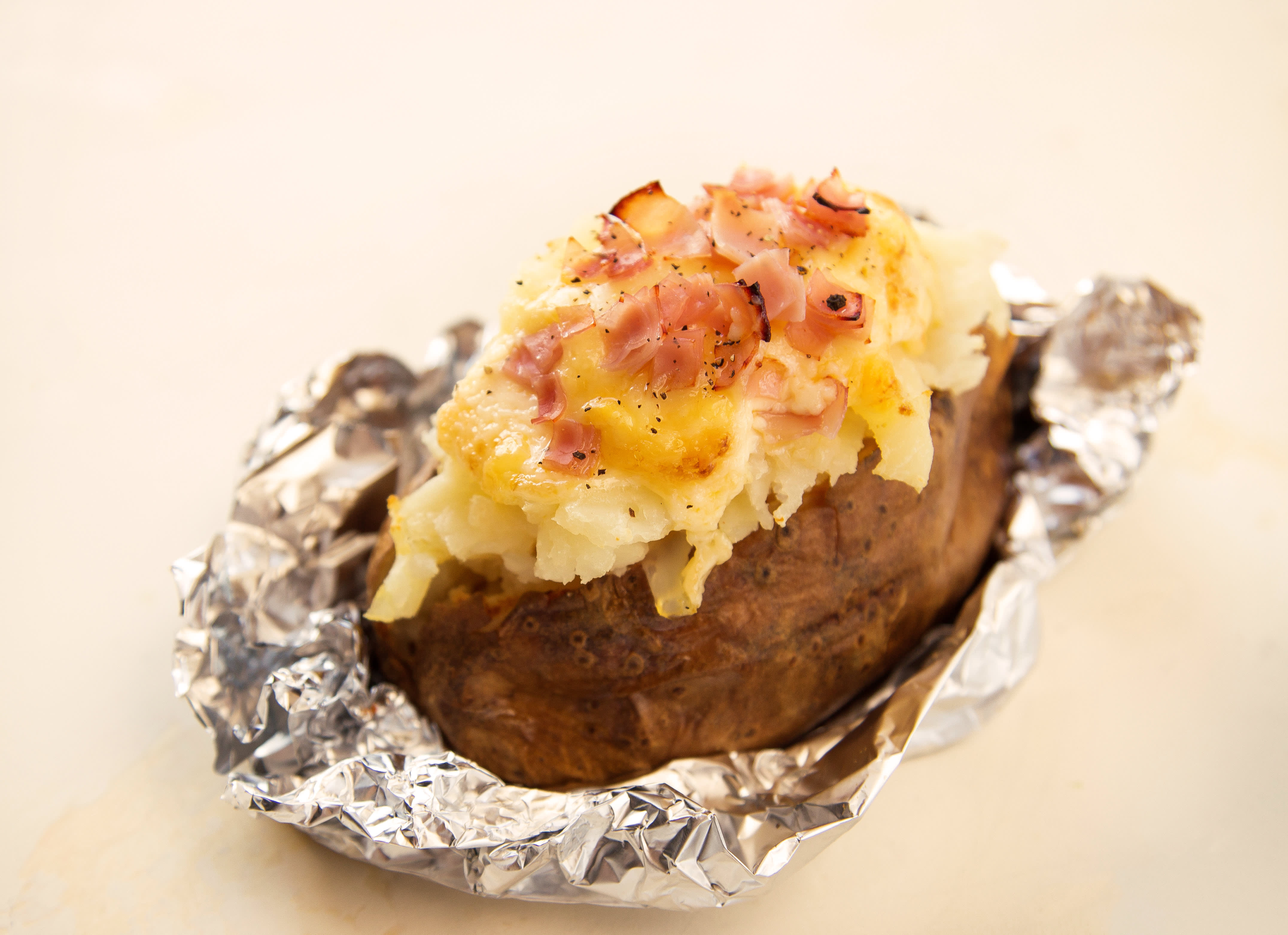 Baked potatoes in Milan are synonym with Gialle & Co - Pantografo Magazine