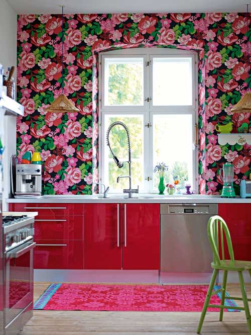 Khám phá hình ảnh với giấy dán tường màu hồng sáng đầy năng lượng cho phòng ngủ của bạn! Màu hồng sẽ mang lại sự tươi mới và giúp cho không gian phòng ngủ của bạn trở nên trẻ trung và nữ tính hơn bao giờ hết!