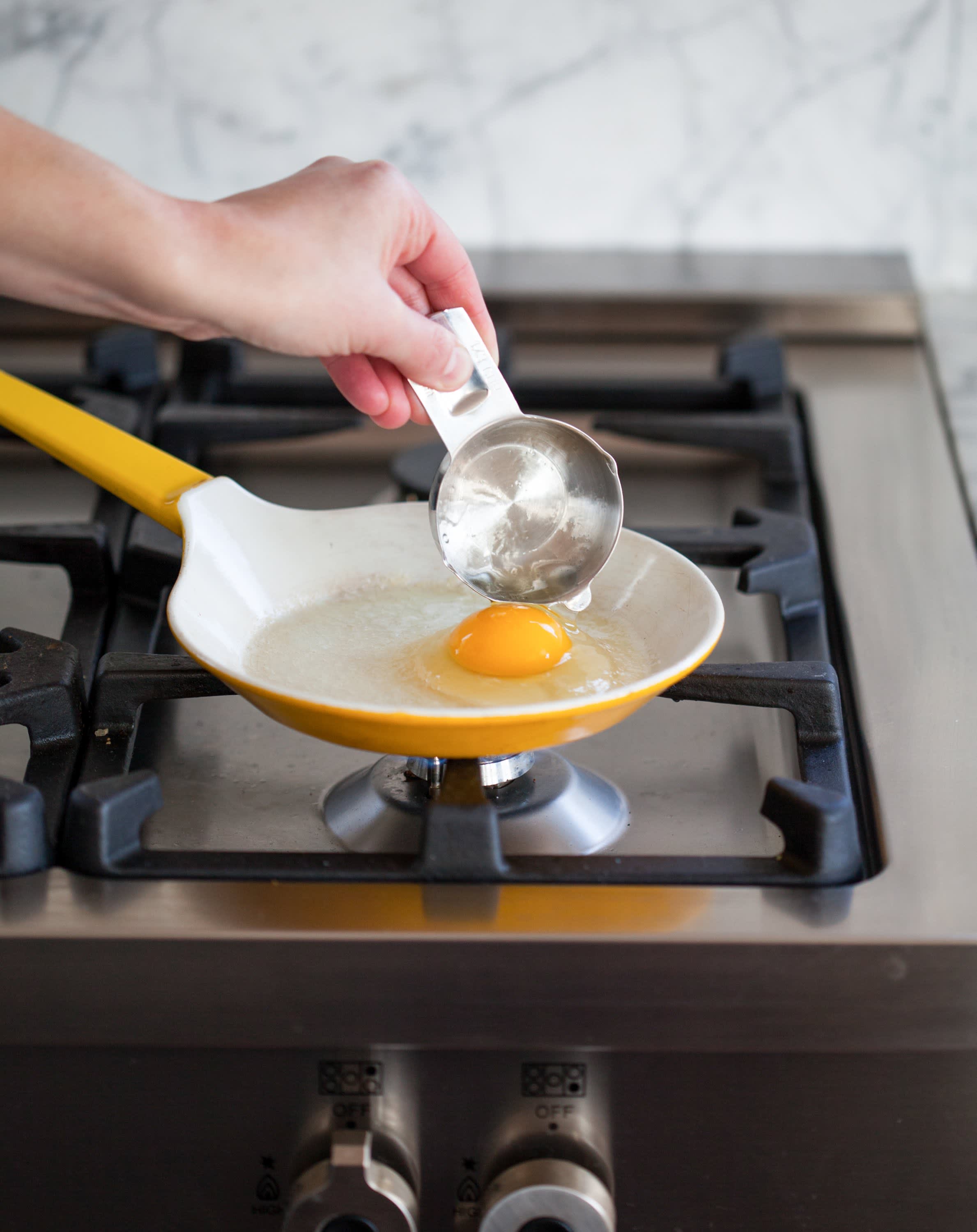 How to Fry an Egg (4 Ways!) – A Couple Cooks