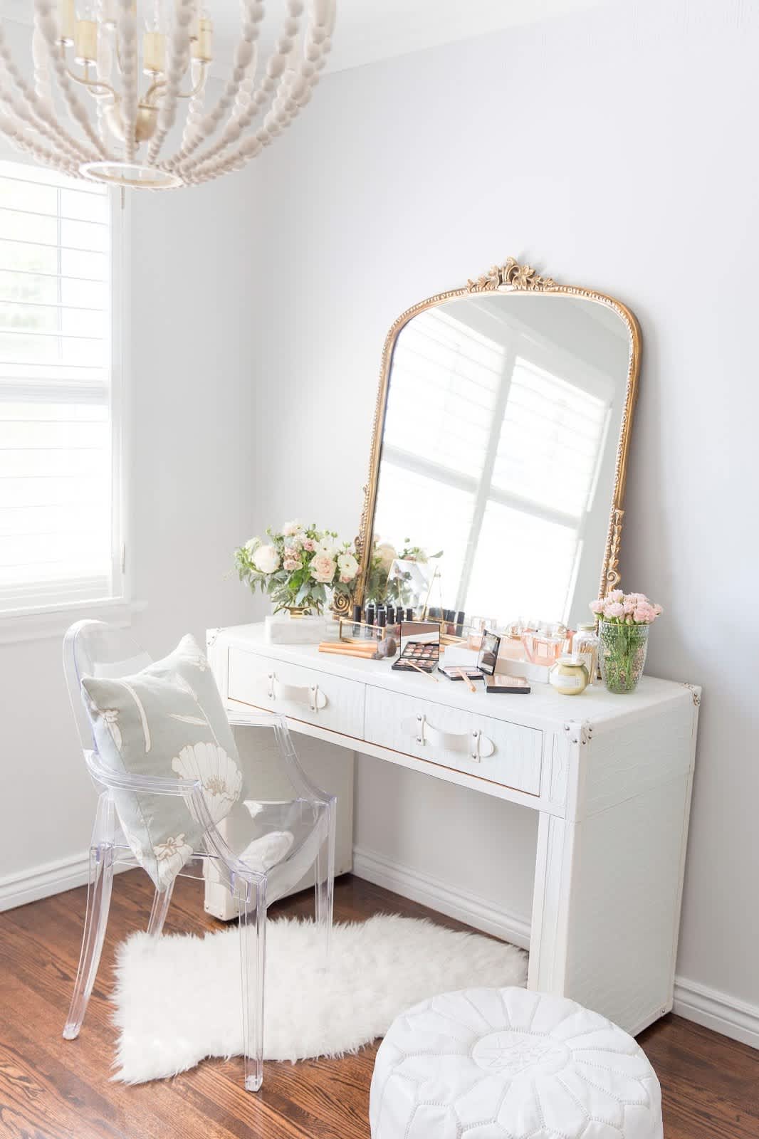 Makeup Vanity Table Ideas To Assist Your Makeup Routine | Glaminati.com