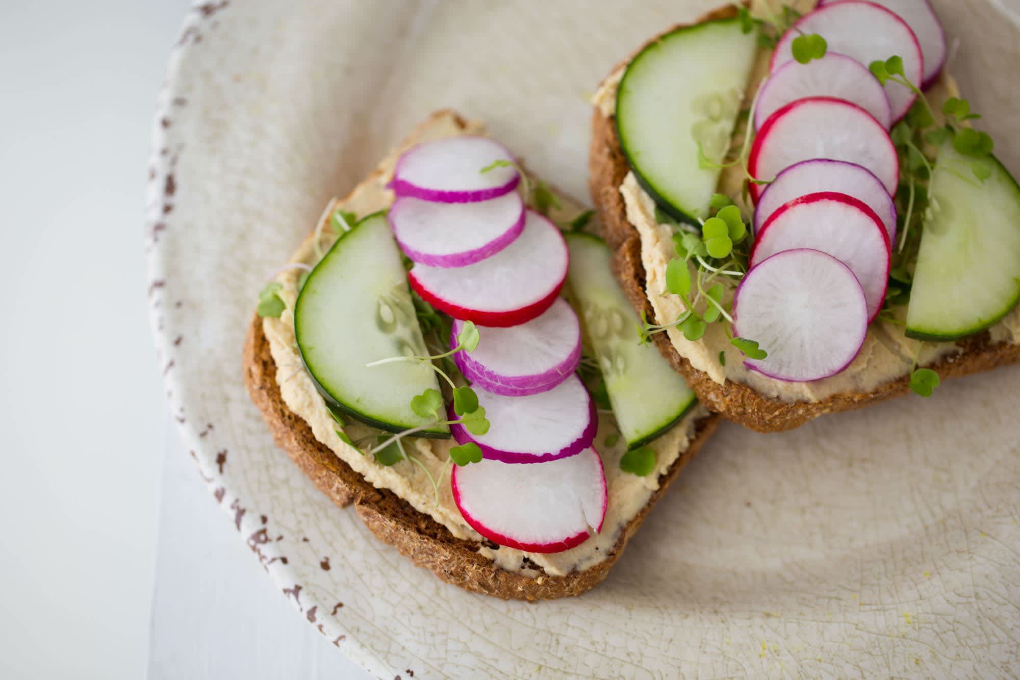 Hummus and Veggie Snack Jars – Roots and Radishes