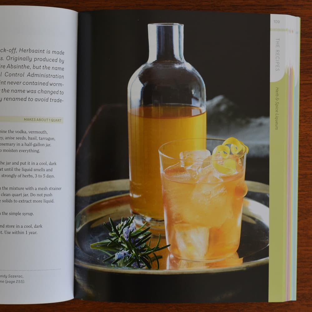 Homemade Liqueurs and Infused Spirits: Innovative Flavor Combinations, Plus  Homemade Versions of Kahlúa, Cointreau, and Other Popular Liqueurs:  Schloss, Andrew: 9781612120980: : Books