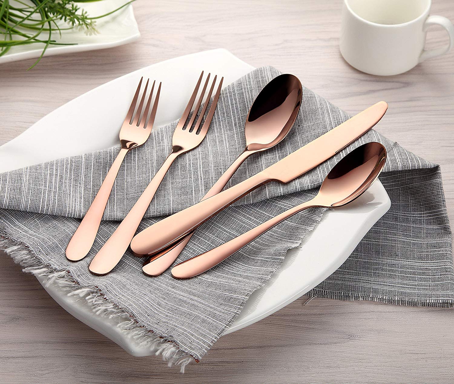 https://cdn.apartmenttherapy.info/image/upload/v1561385467/at/4._Rose_Gold_Silverware_Set.jpg