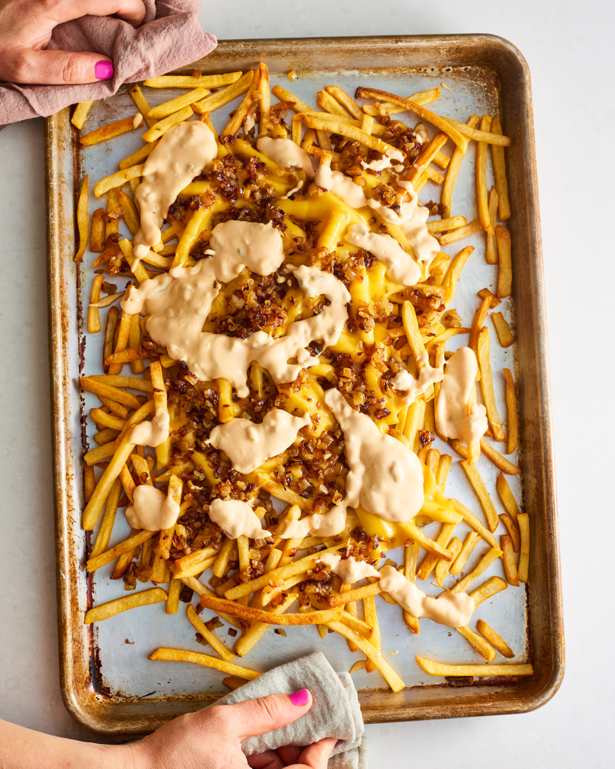 https://cdn.apartmenttherapy.info/image/upload/v1562618526/k/Photo/Recipes/2019-07-recipe-copycat-in-n-out-animal-style-fries/In-n-out-Animal-Fries_009.jpg