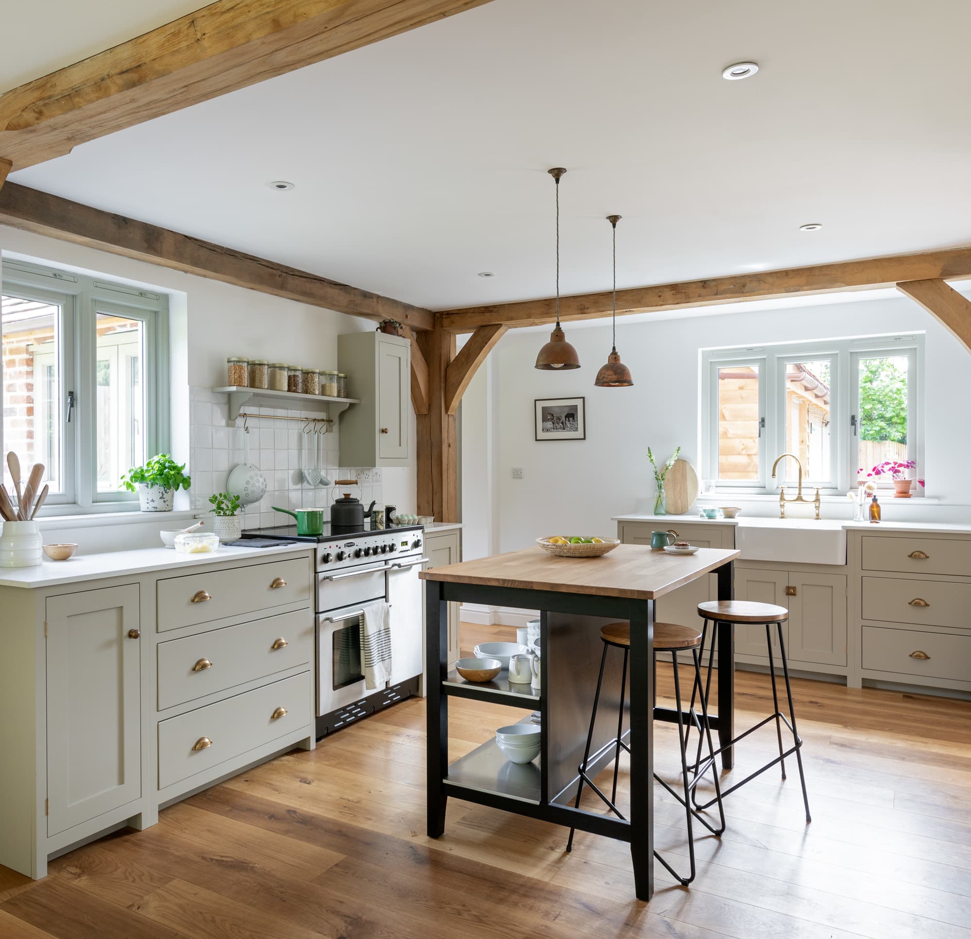 10 of the Most Popular Farmhouse Kitchens on Apartment Therapy