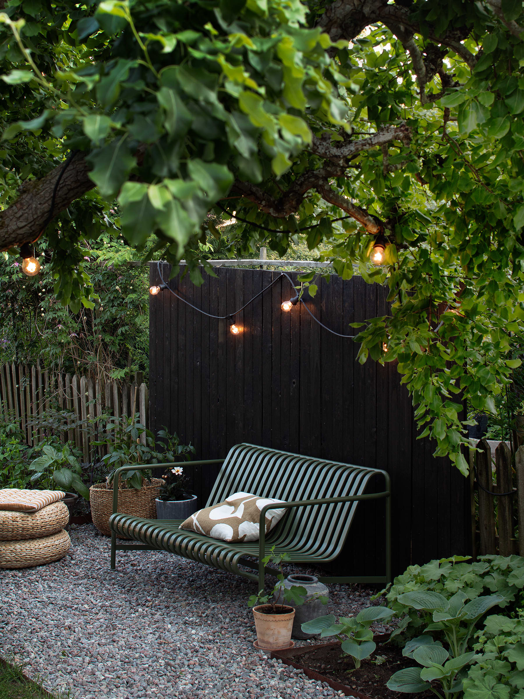 19 Patio Garden Ideas (With Photos Of Lovely Gardens) | Apartment Therapy