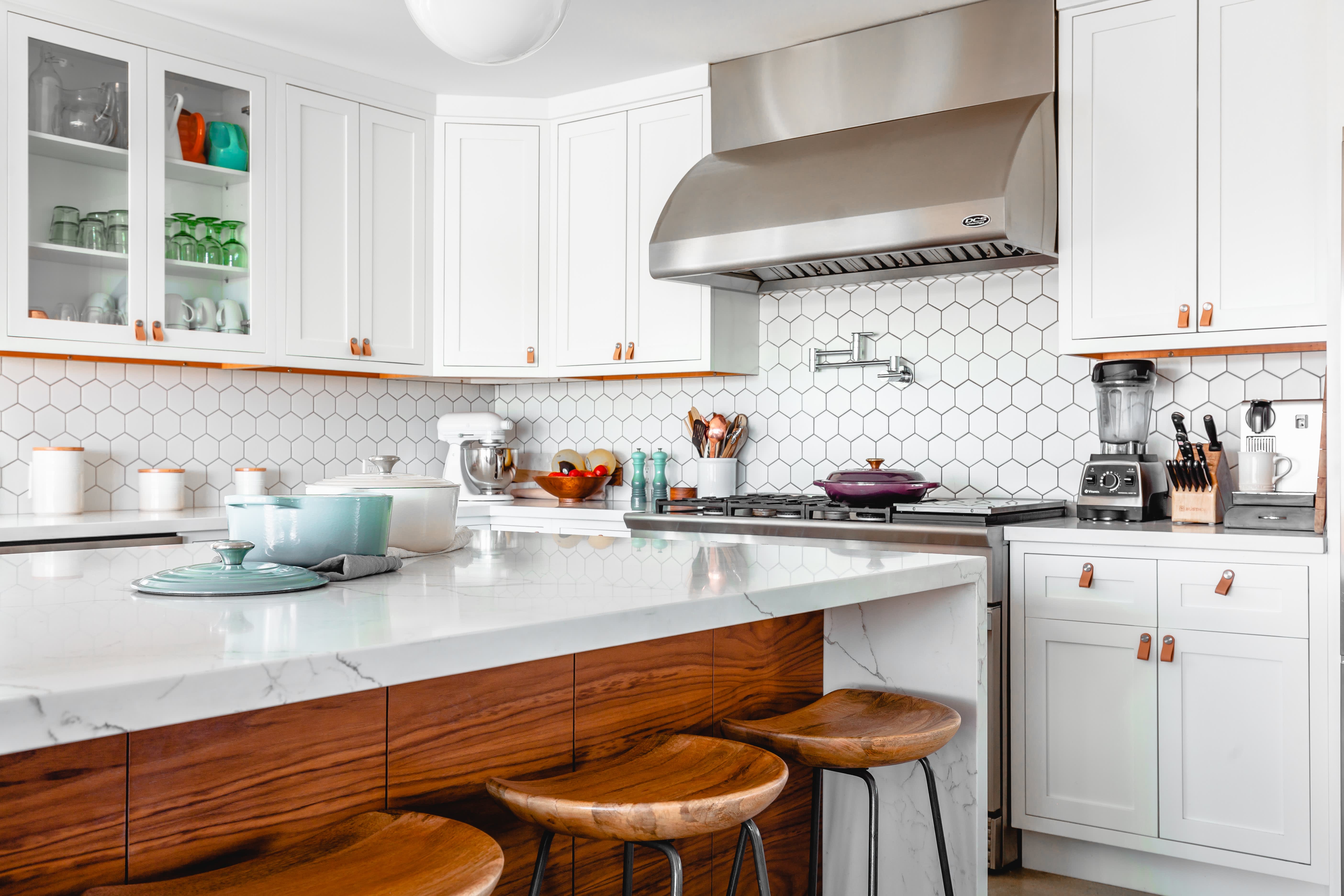 28 Kitchen Countertop Organization Ideas (With Inspiring Photos)