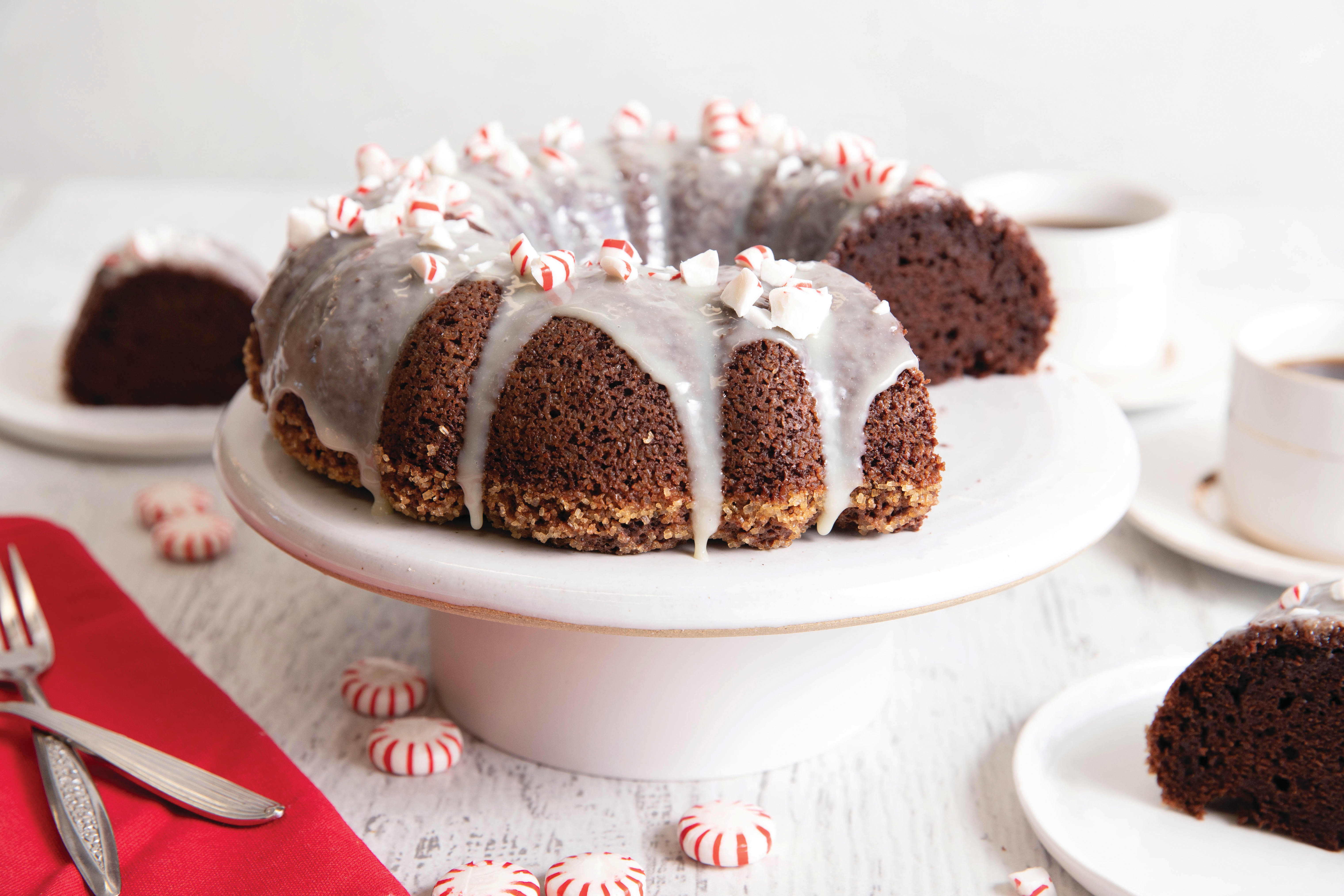 https://cdn.apartmenttherapy.info/image/upload/v1566919625/cs/2019/k/in%20the%20raw/Chocolate%20Bundt%20Cake%20w%20White%20Chocolate%20Peppermint%20Glaze/ITR_PeppermintBundtCake_UnbrandedHorizontal1.jpg