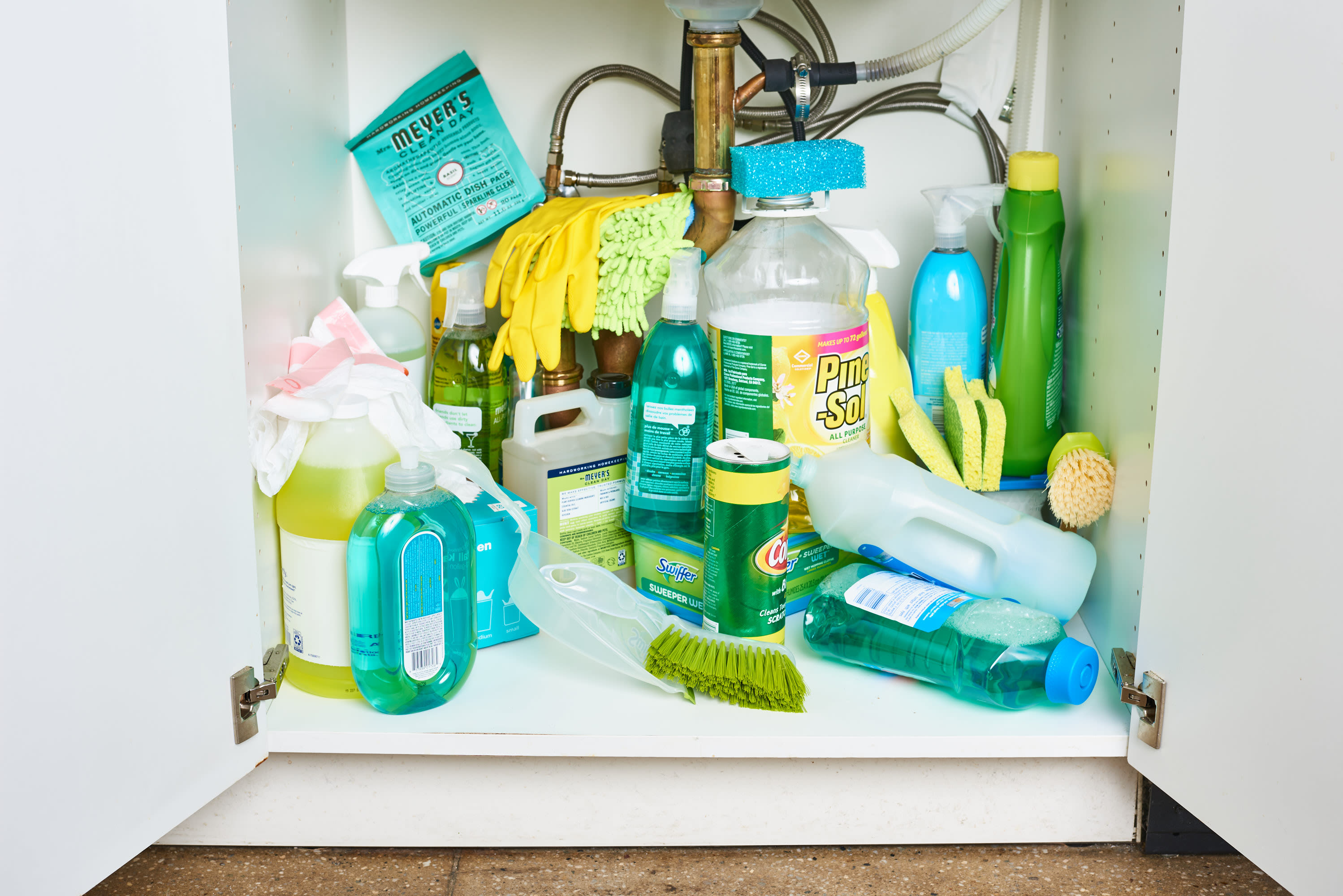 The Best Ways to Organize Cleaning Supplies