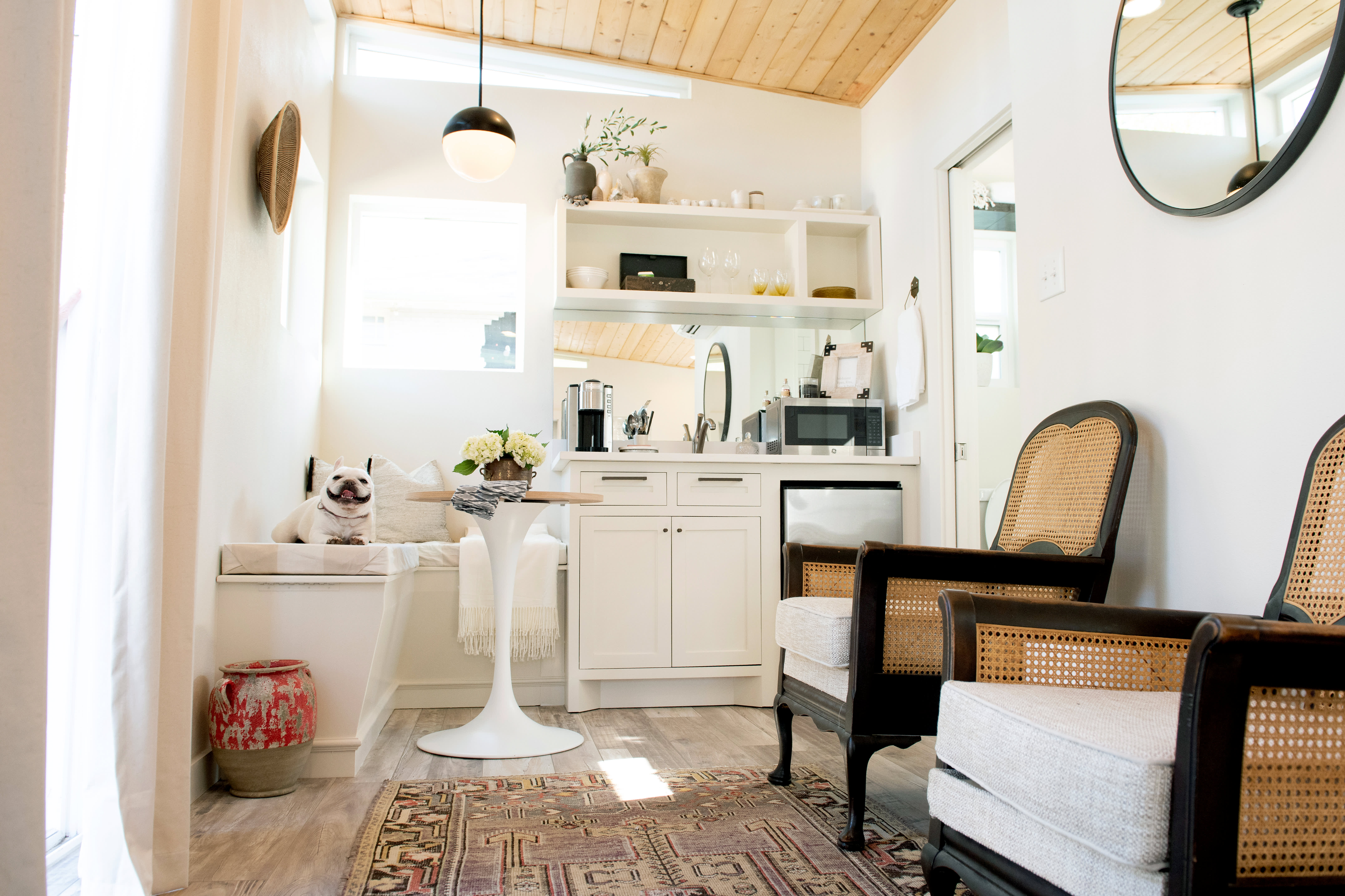 18 Tiny Home Interior Design & Decor Tips