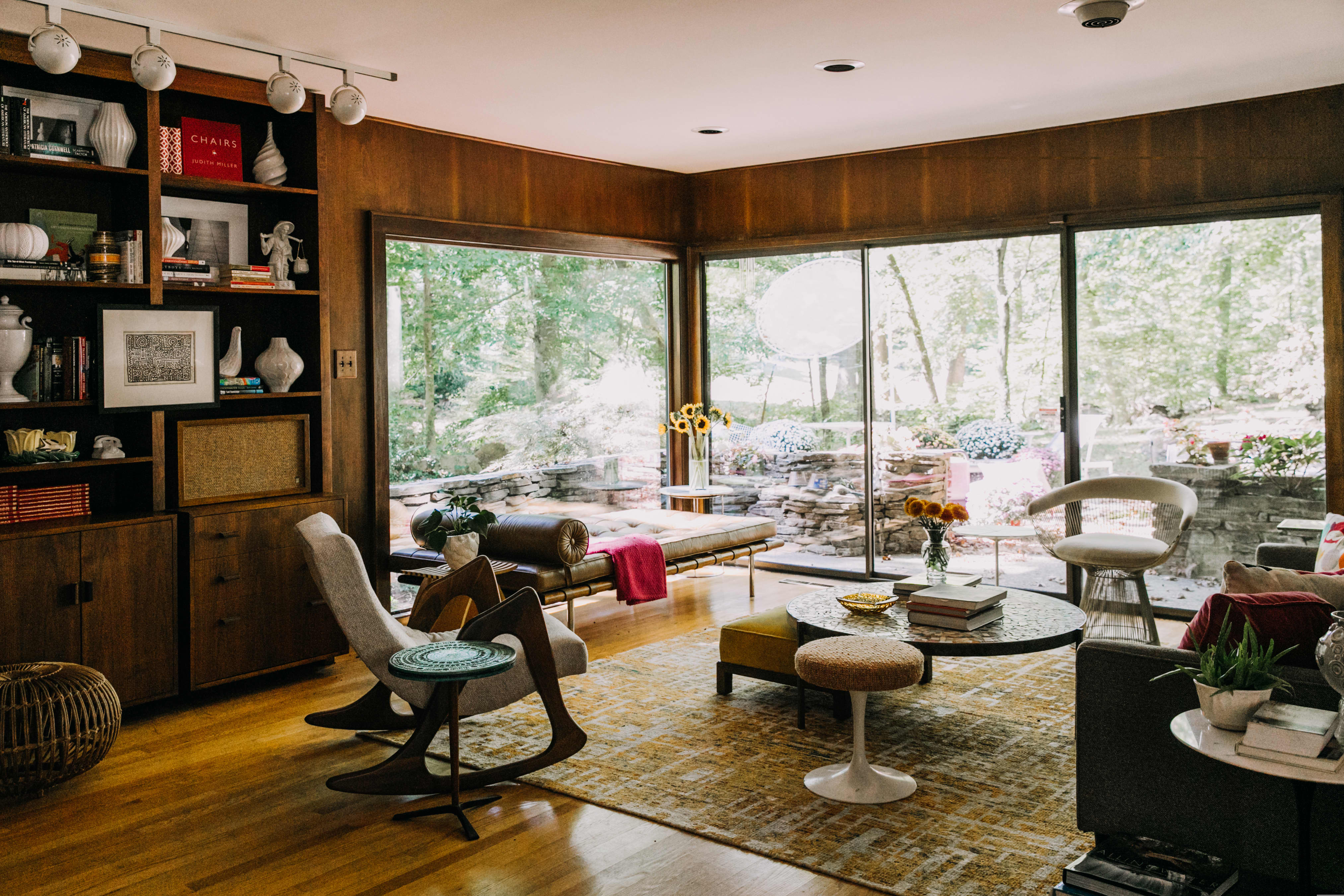 Living with mid-century modern design: Miller, Judith