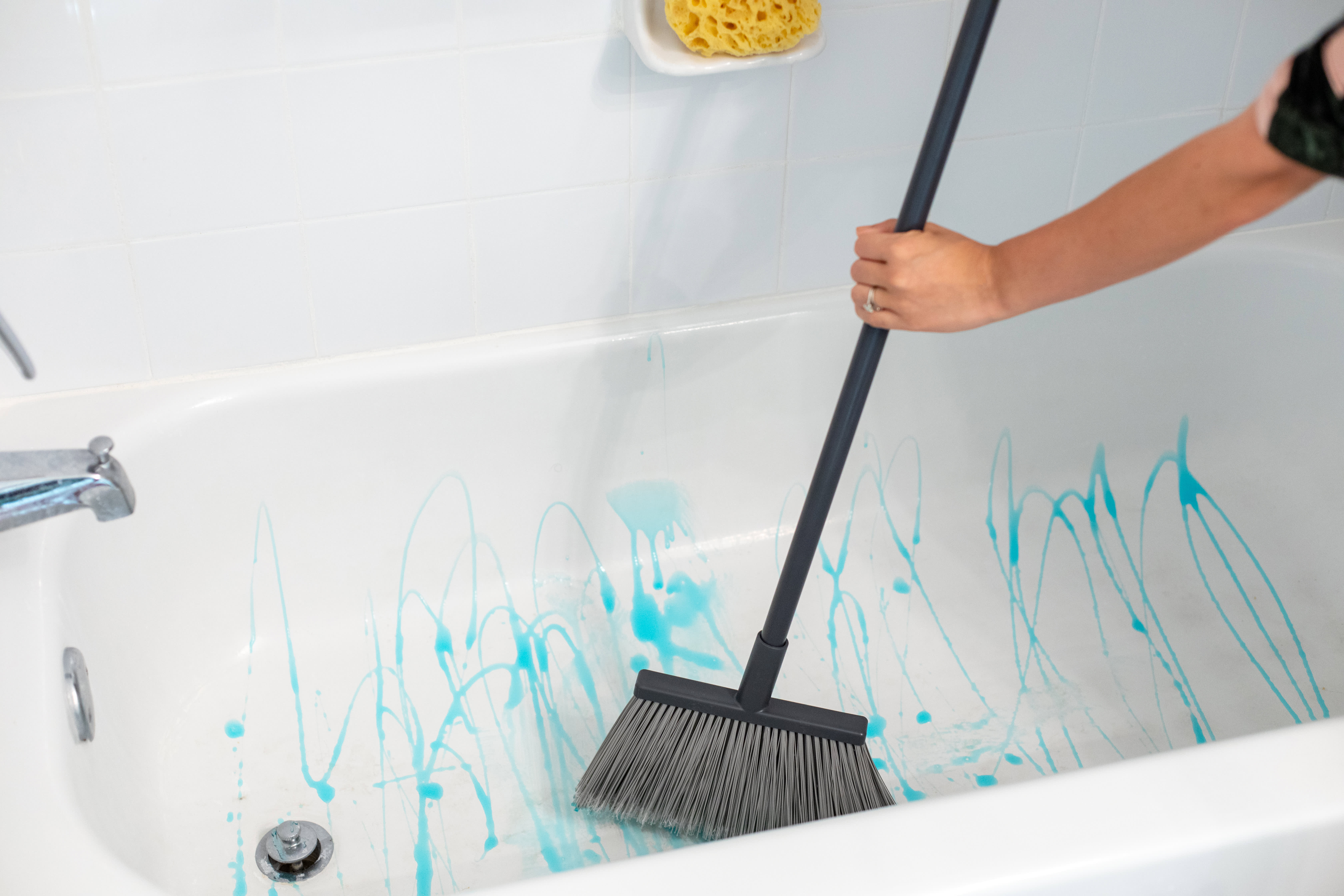 DIY Shower Spray (for bathtubs, too!)