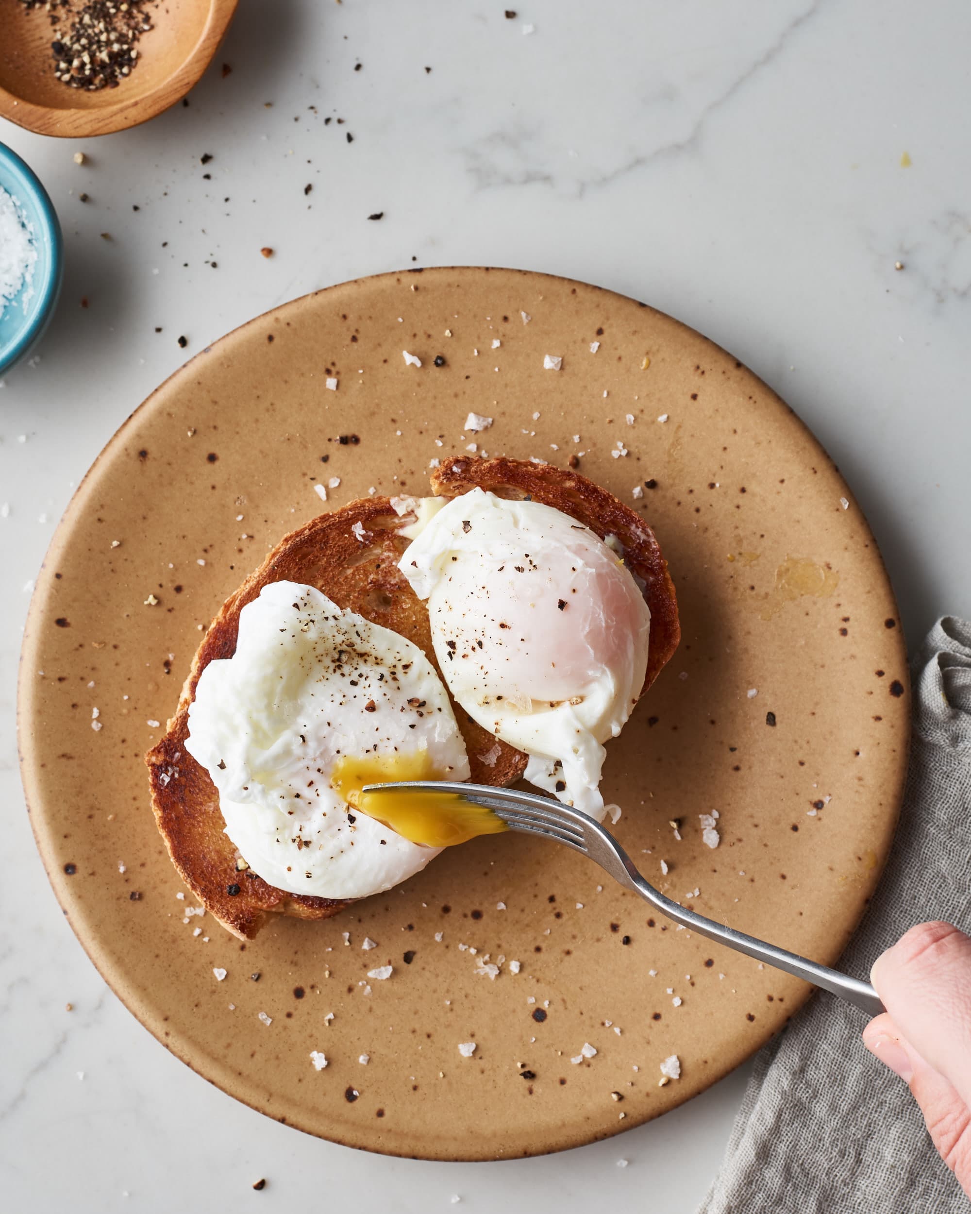 poached egg device