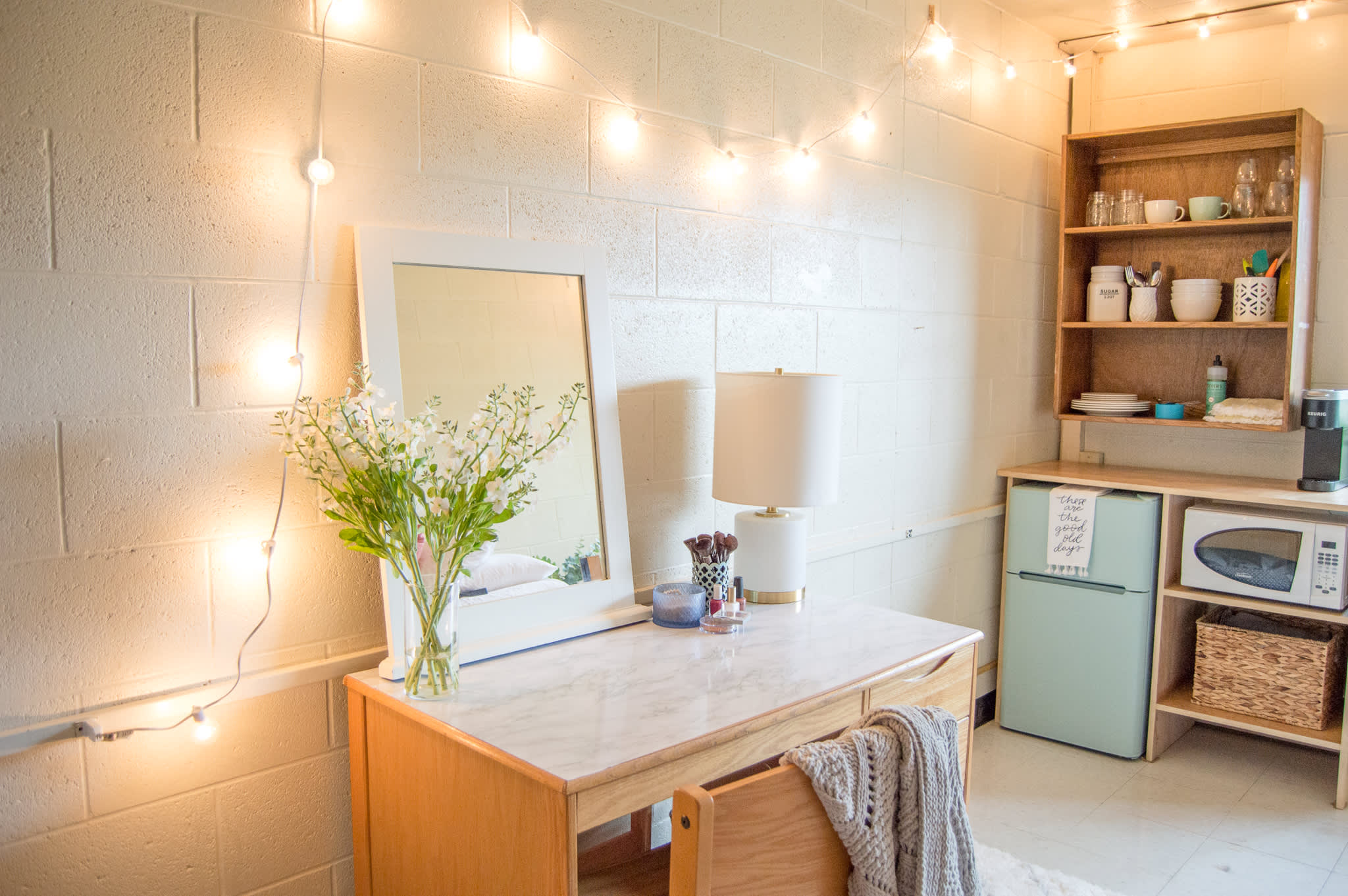 13 Genius Dorm Kitchen Ideas with Mini Fridge and Microwave  Tiny house  organization, College dorm room decor, Dorm kitchen