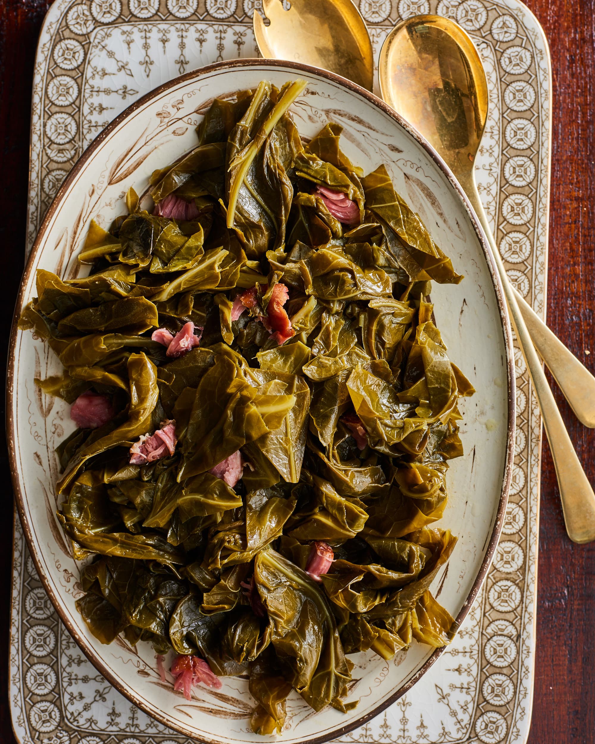 https://cdn.apartmenttherapy.info/image/upload/v1573245305/k/Photo/Recipes/2019-11-southern-thanksgiving/2019-11-collard-greens/2019-11-04_91332-Southern-Thanksgiving.jpg