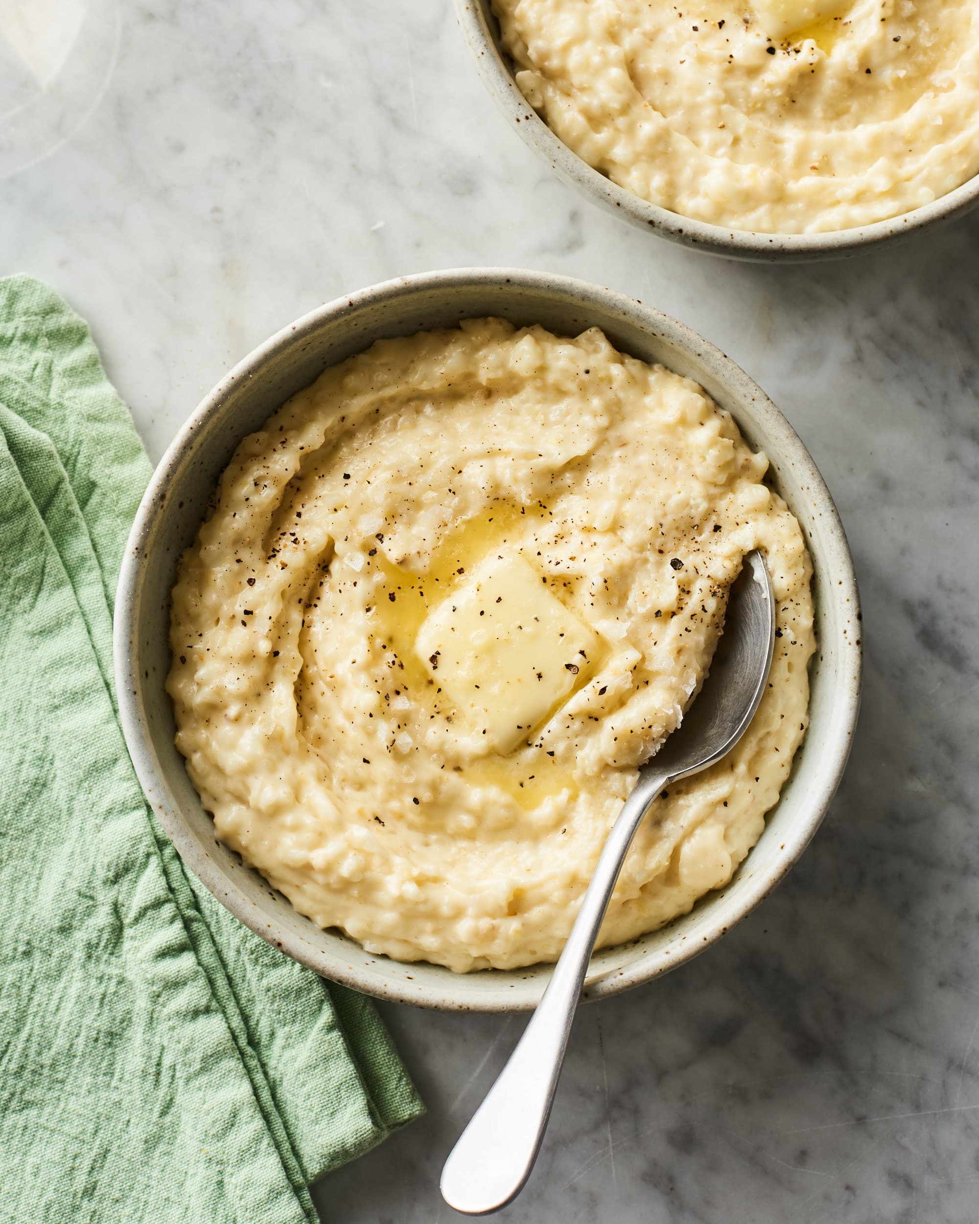 Slow Cooker Smoked Gouda Grits - Plain Chicken