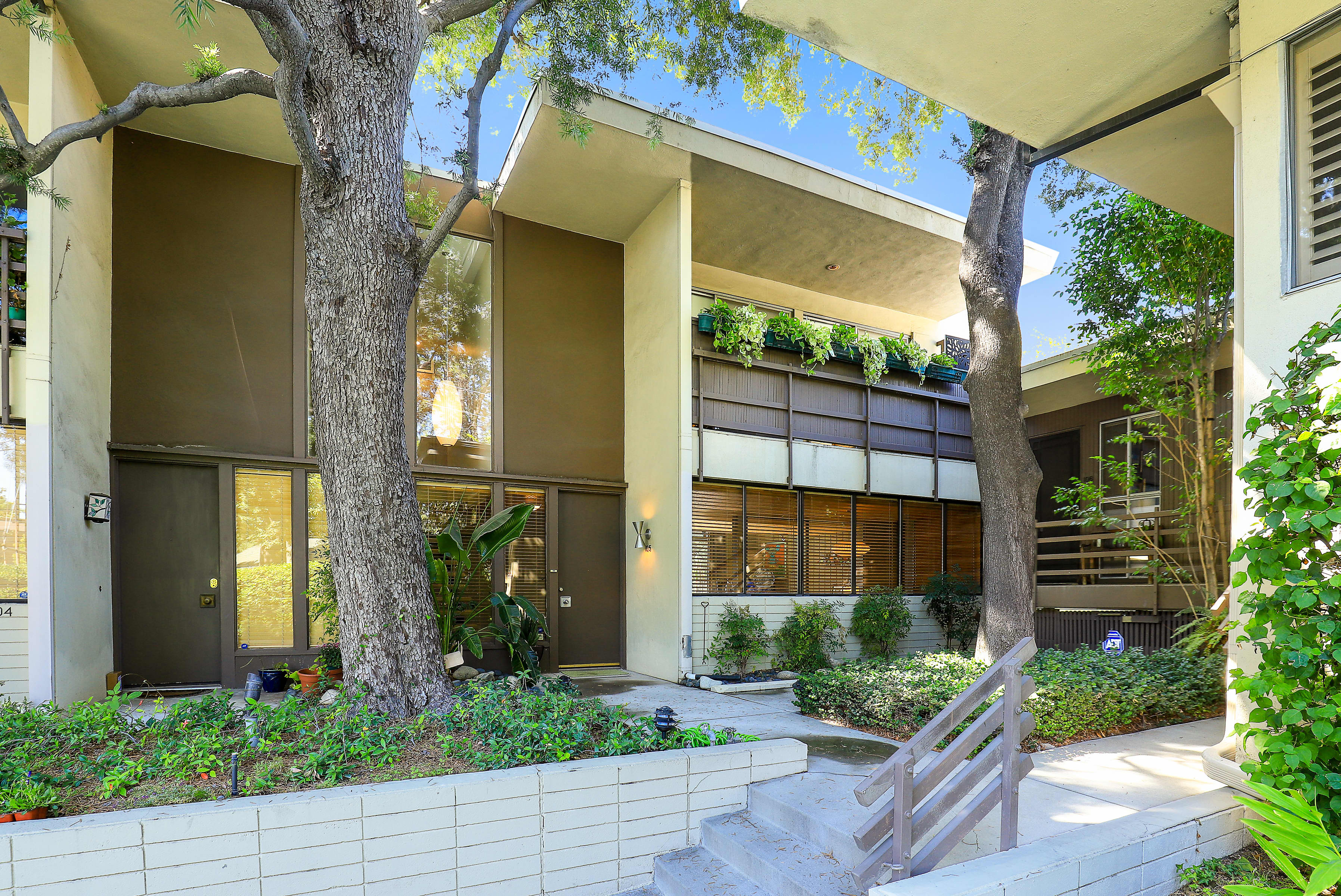 About Anne Roderique-Jones | Apartment Therapy
