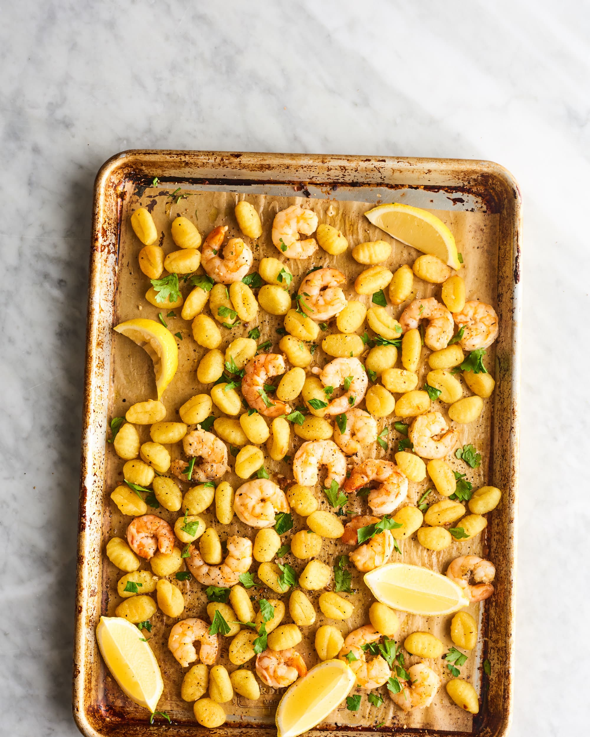 Lezbiyenlar kechasi jinsiy aloqada bolishgan Vetnam porno qizlar