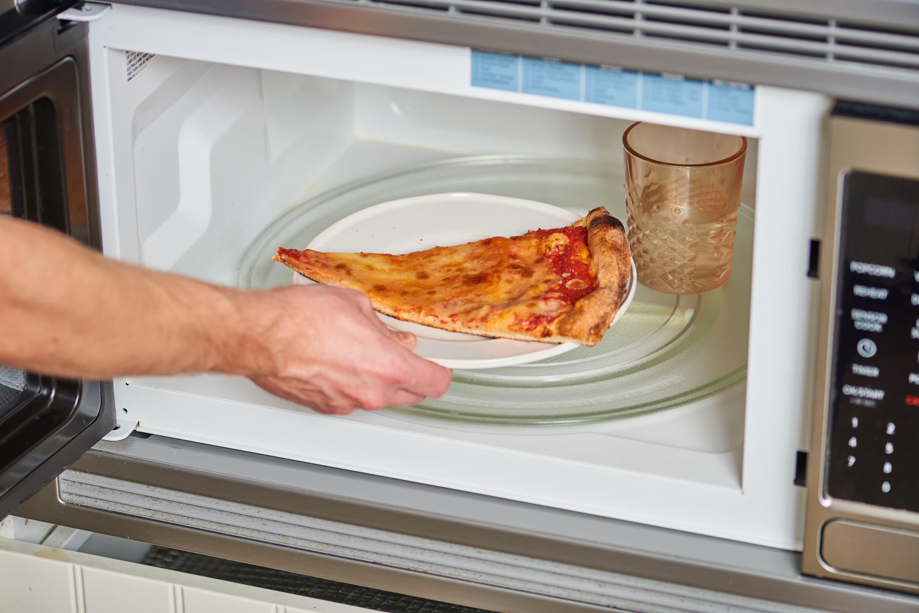 как приготовить пиццу замороженную полуфабрикат в микроволновке фото 78