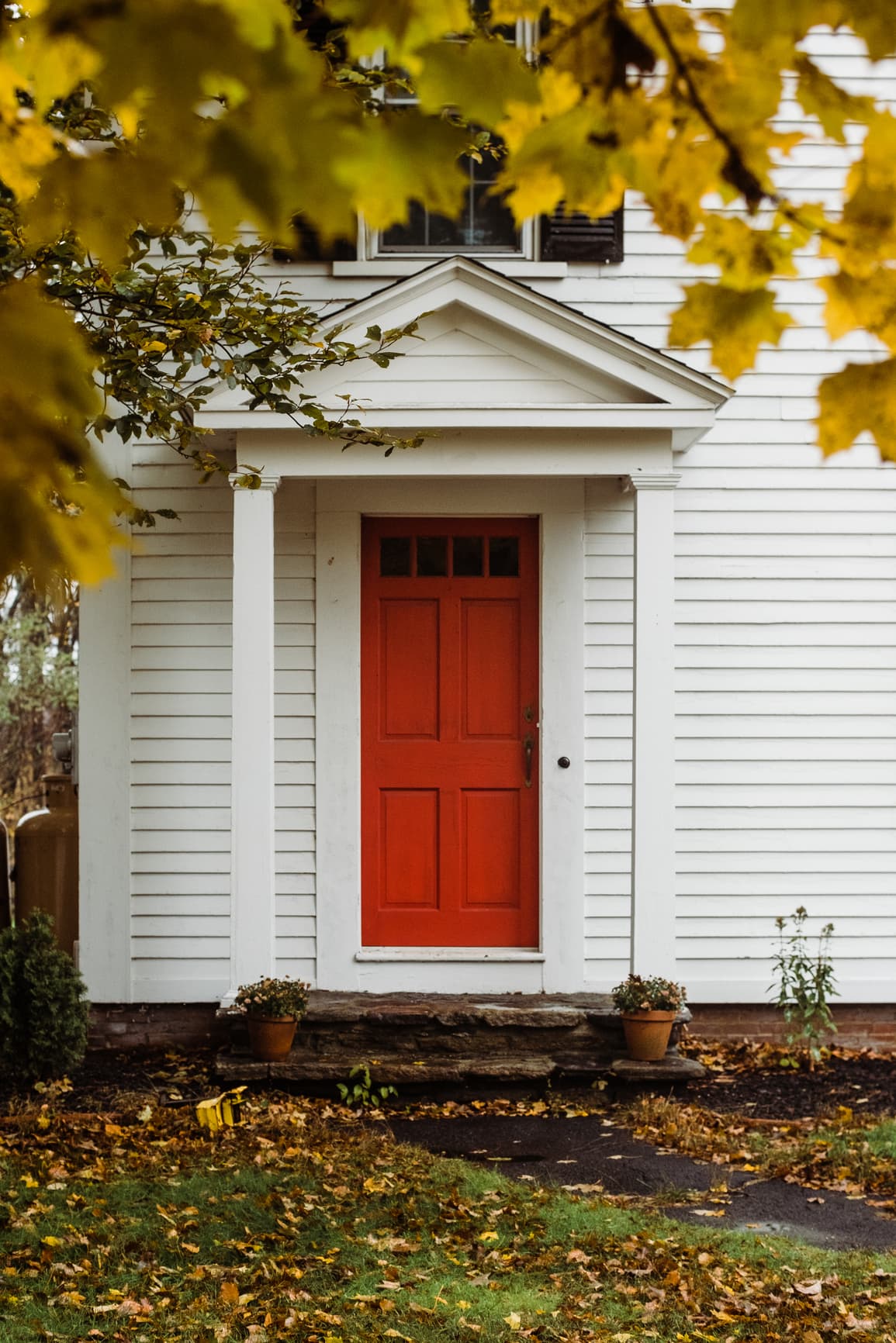 9 Modern Exterior Doors That Make Coming Home Feel Like a Red