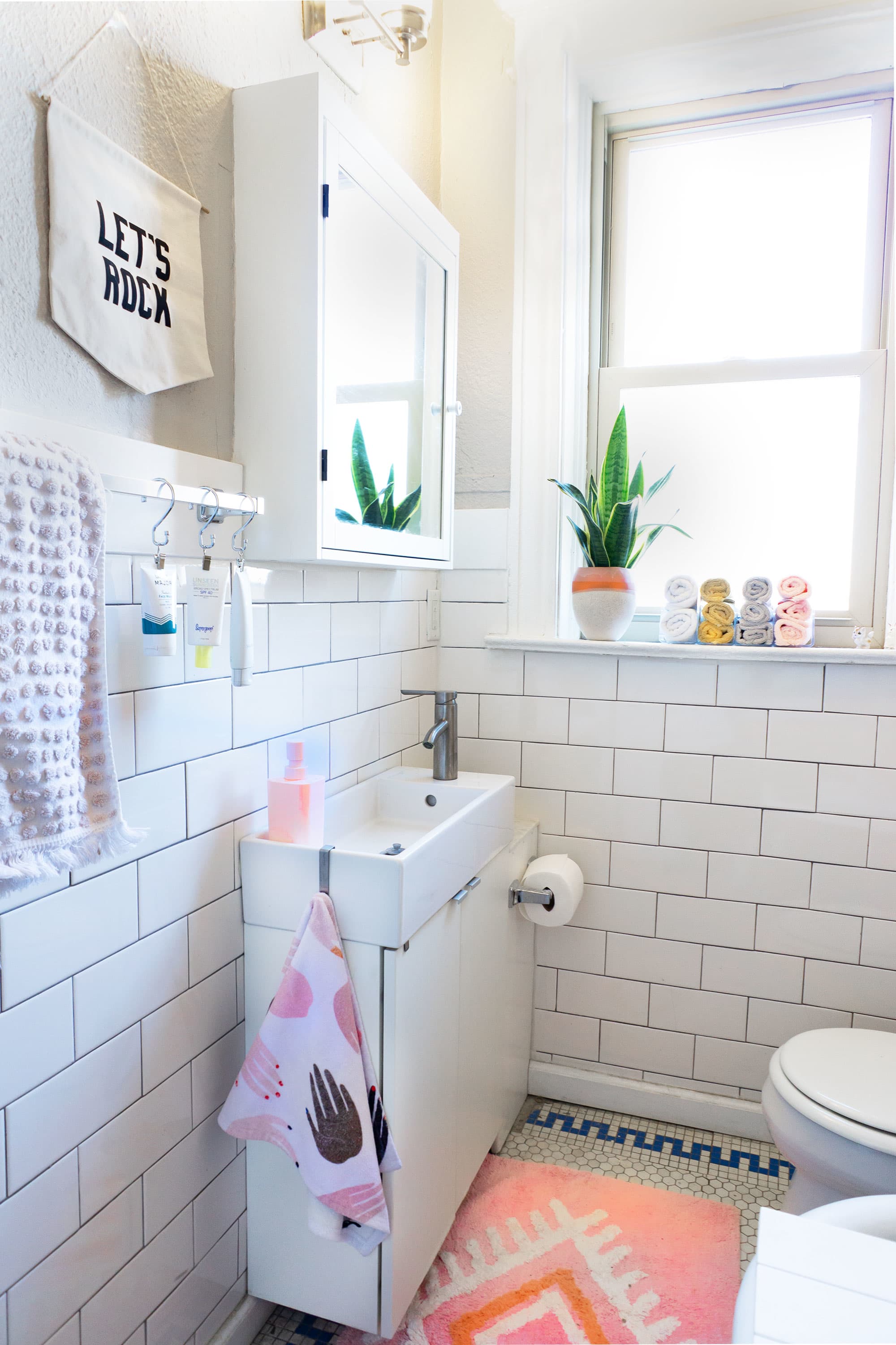 Girls Bathroom Decor Ideas | Design Cafe