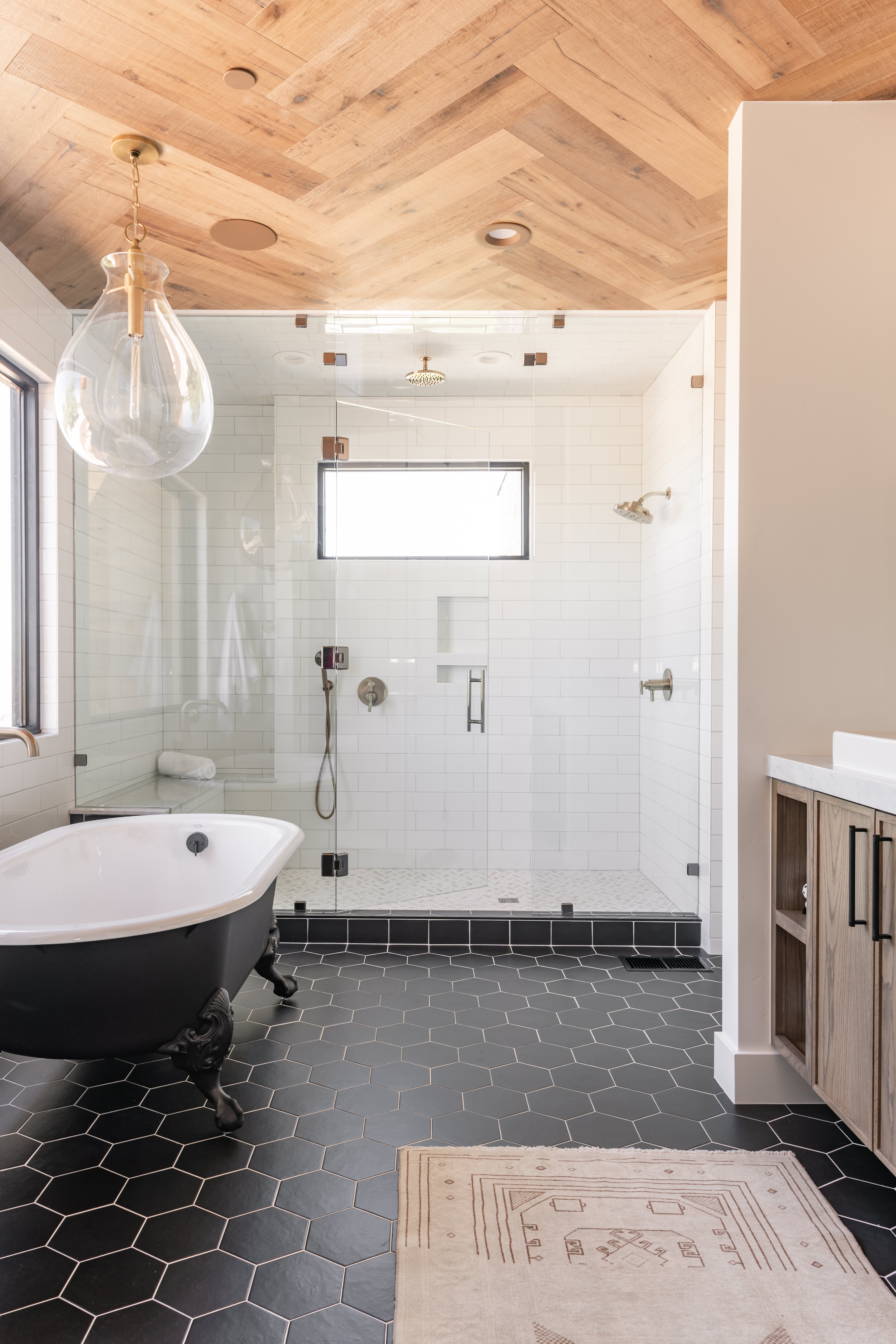 Get Spare Bathroom Remodel Ideas Conquer clutter and add style in your
bath with these chic organizing solutions.