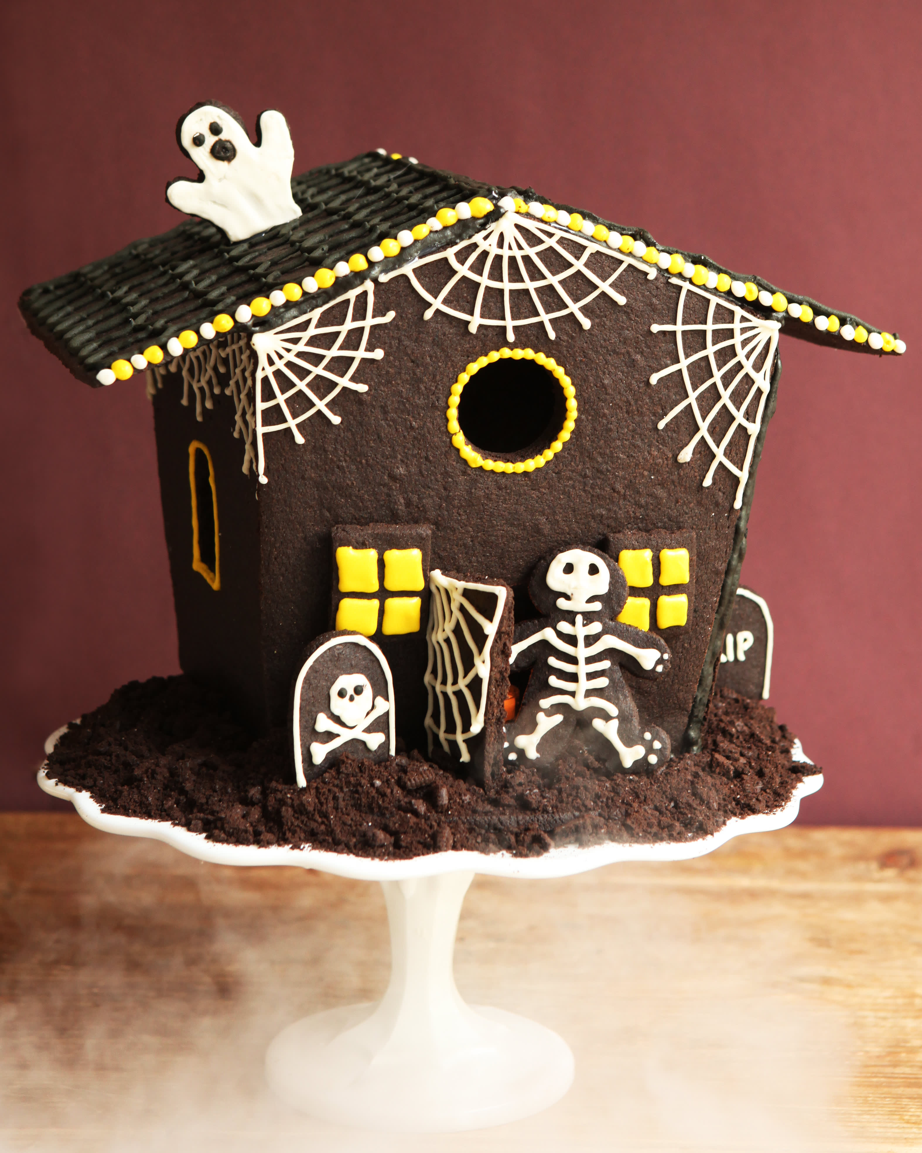 Hallowe'en light up outlets Gingerbread Haunted House