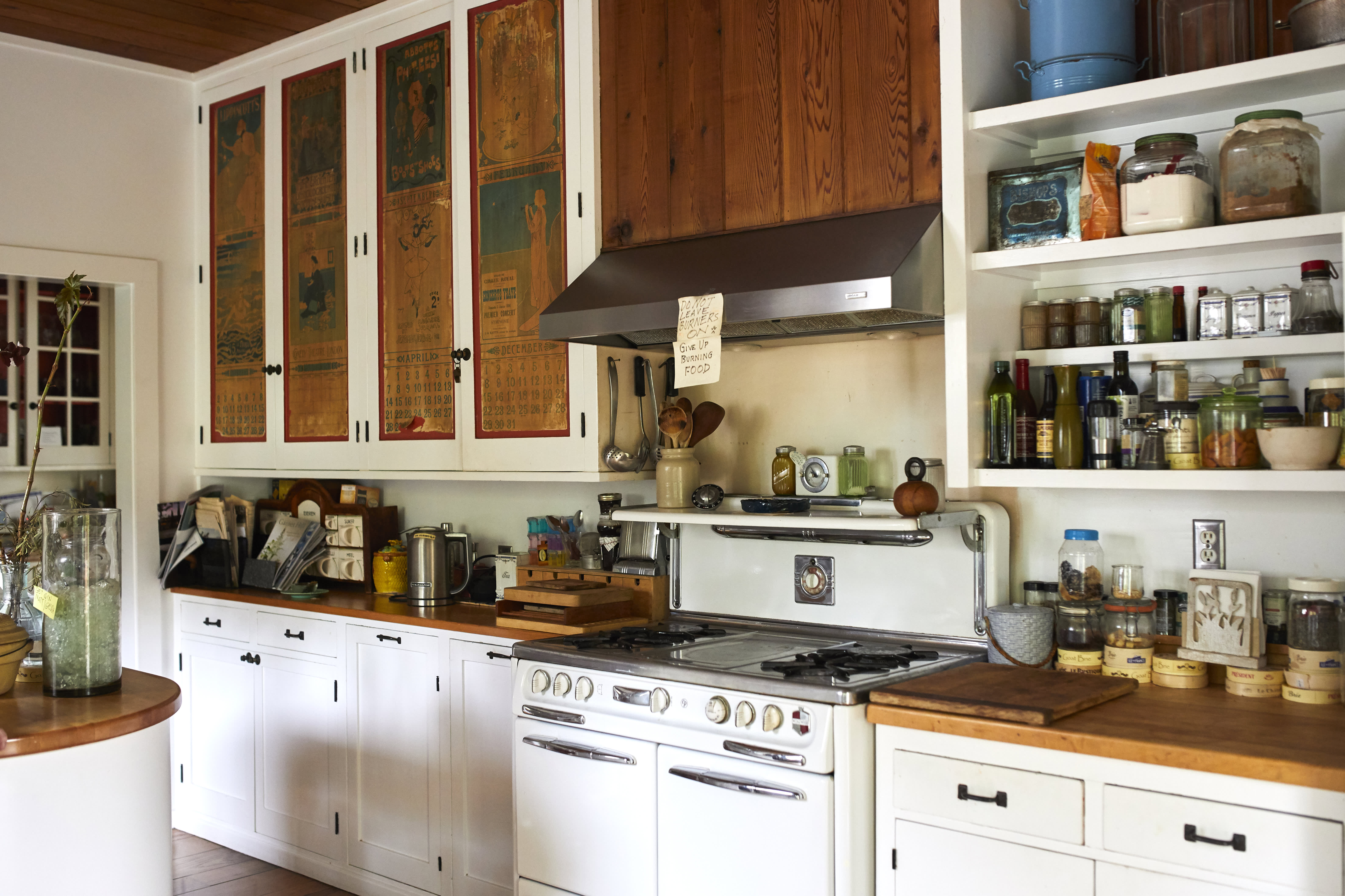 https://cdn.apartmenttherapy.info/image/upload/v1584410009/k/Photo/Lifestyle/2020-03-forever-kitchen-joan/joan-forever-kitchen-_27.jpg