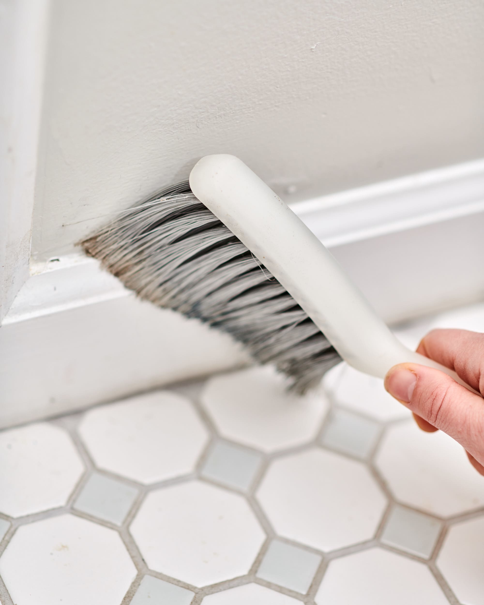 How to Clean White Baseboards the Easy Way - Home Plus Cleaning