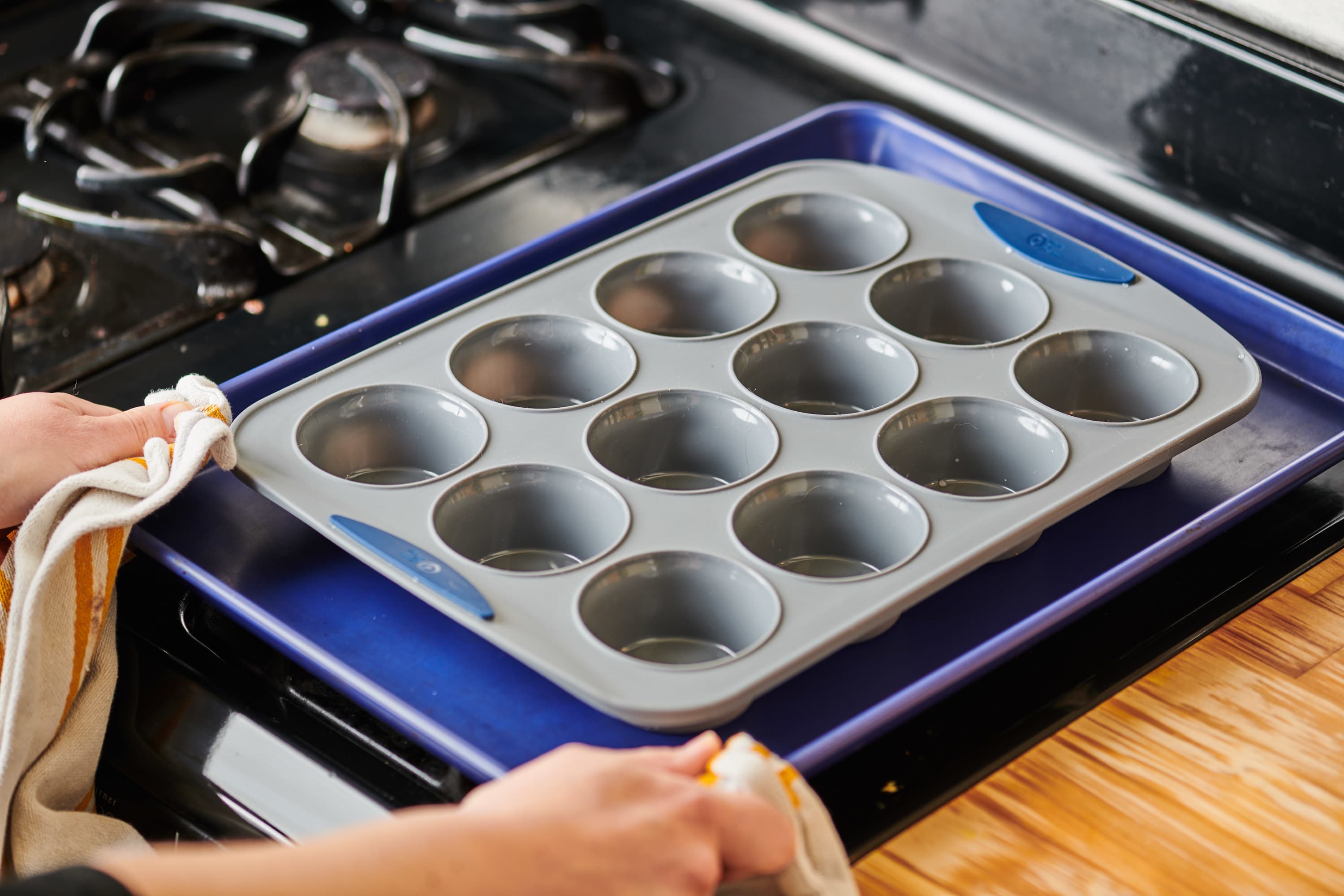 Why do my silicone baking molds smell funny? How to freshen up the