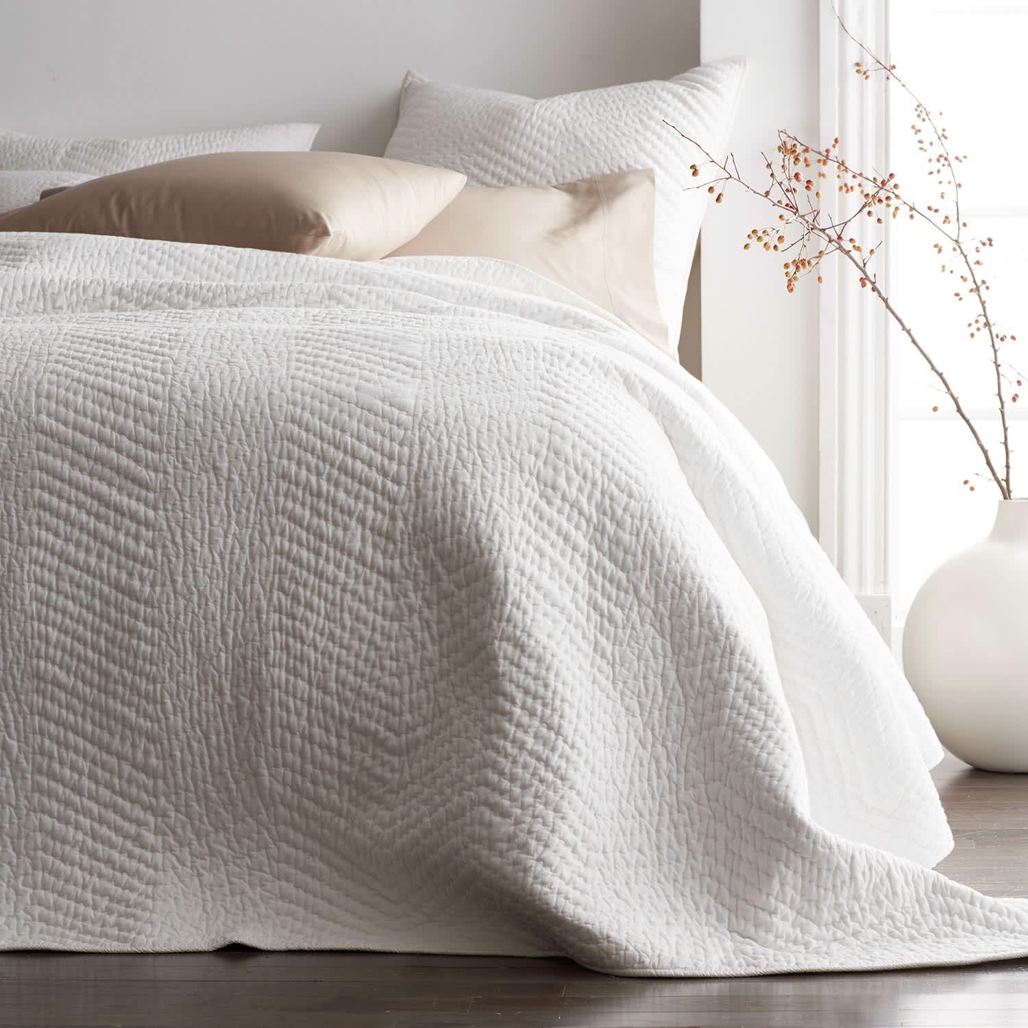 Best Lightweight Quilts and Comforters 
