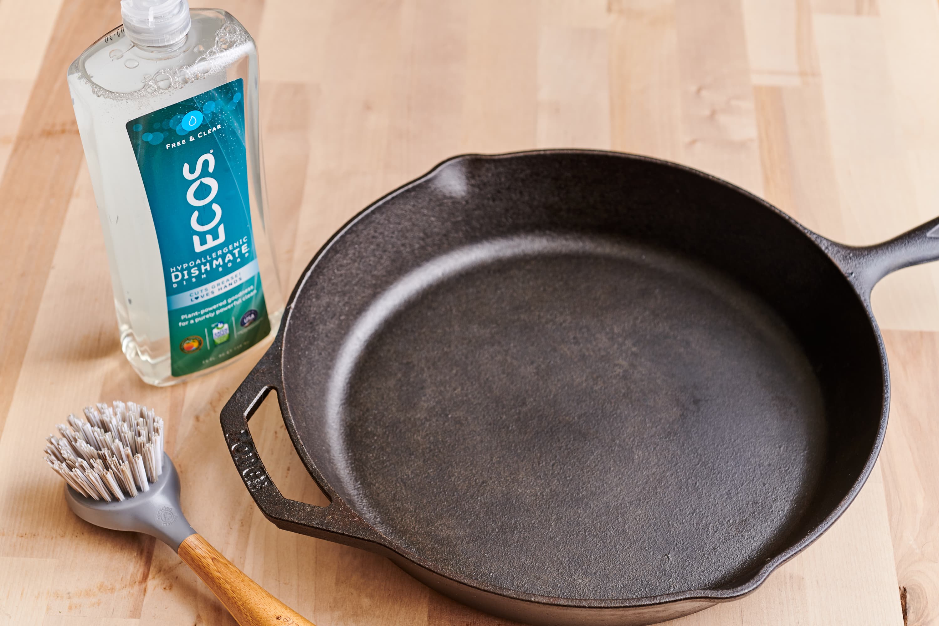 This Cast-Iron Scrubber Revolutionized the Way I Clean My Pans