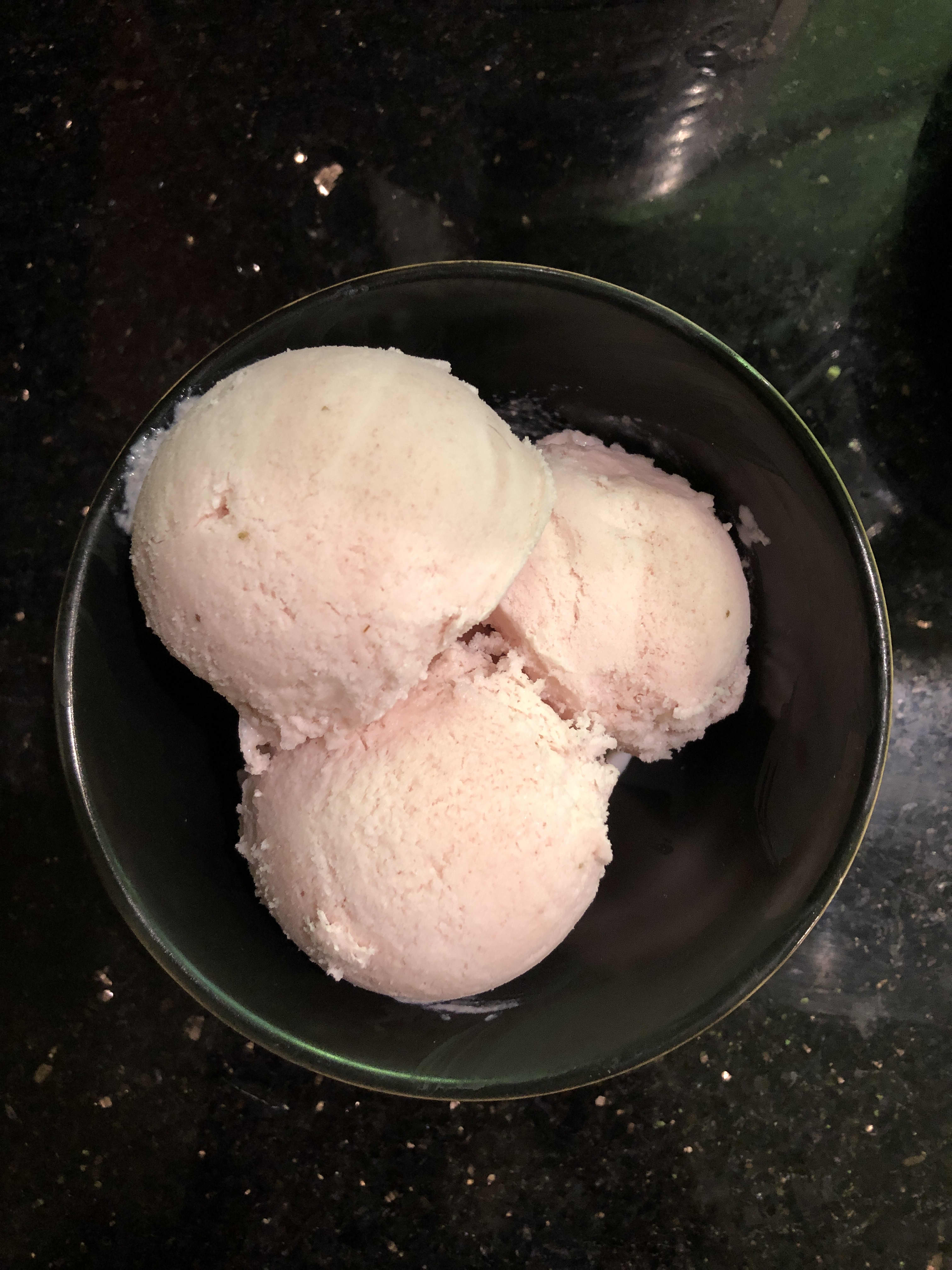https://cdn.apartmenttherapy.info/image/upload/v1593438606/k/Edit/06-2020-instant-pot-blender-ice-cream-review/IMG_8681.jpg