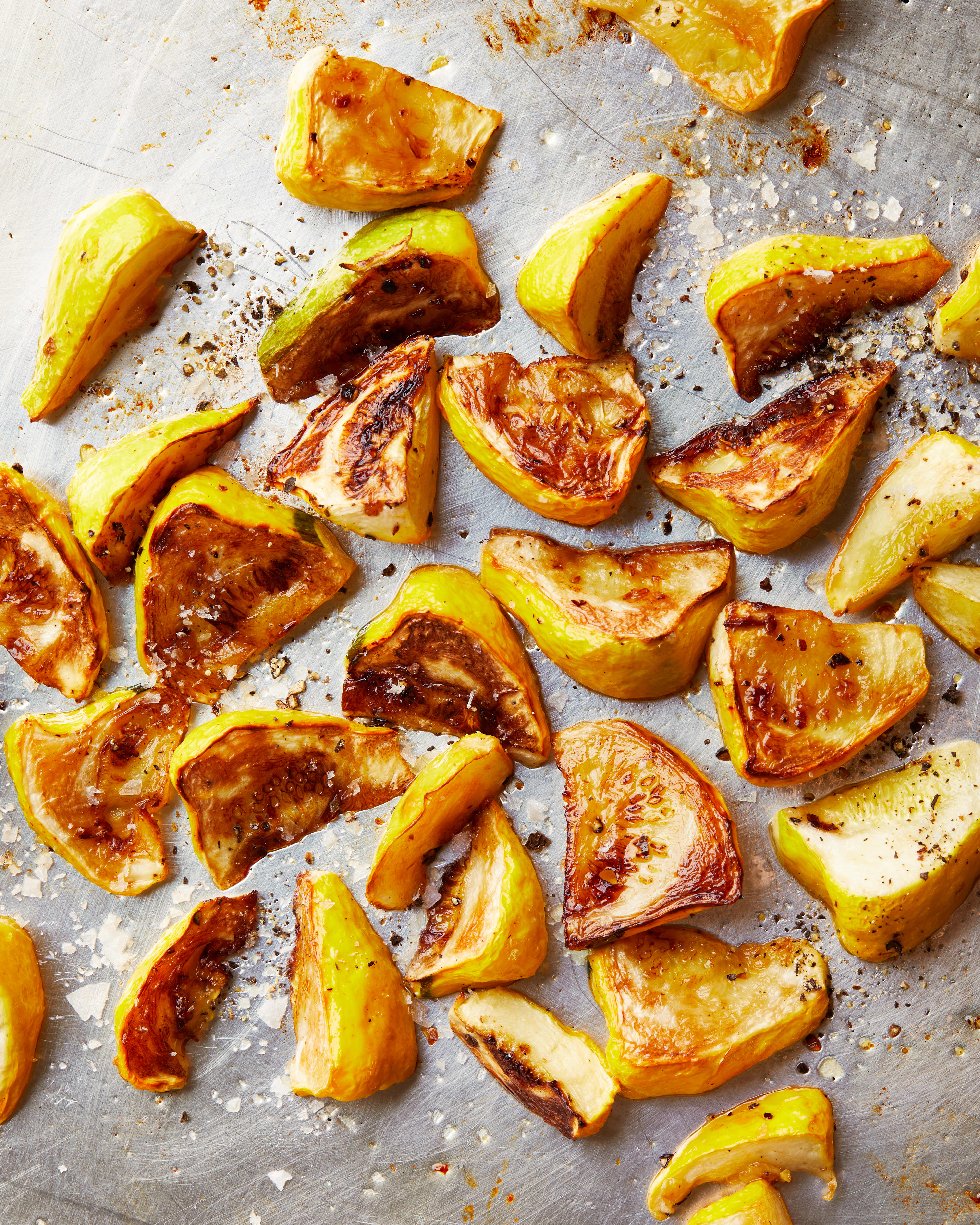 https://cdn.apartmenttherapy.info/image/upload/v1596061635/k/Photo/Recipes/2020-07-How-to-cook-patty-pan-squash-3-ways/How-to-Patty-Pan-Squash-Roasted/Kitchn_HowTo_PattyPanSquash_0416.jpg