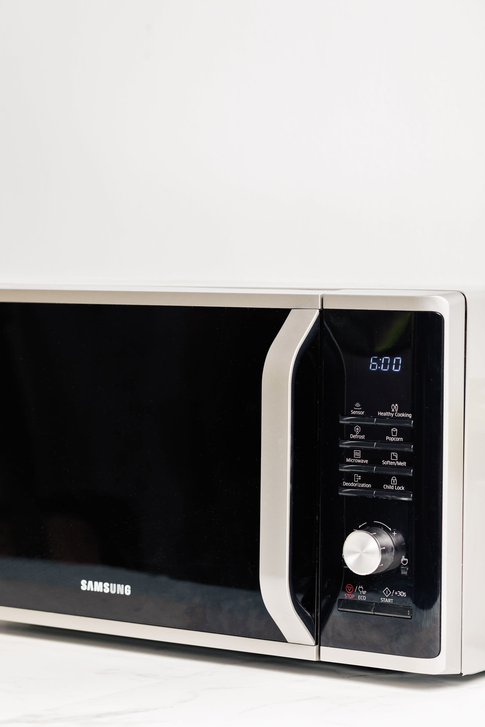 How to Get Rid of Burnt Smell Out of Microwave in a Few Minutes