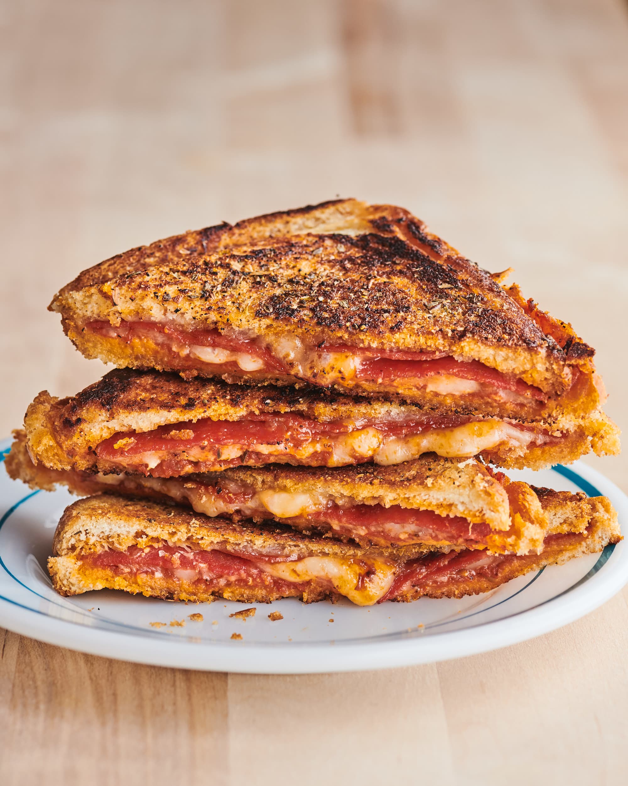 https://cdn.apartmenttherapy.info/image/upload/v1598041931/k/Photo/Recipes/2020-09-Cast-Iron-Pressed-Pizza-Sandwich/Cast-Iron-Pressed-Pizza-Sandwiches176.jpg