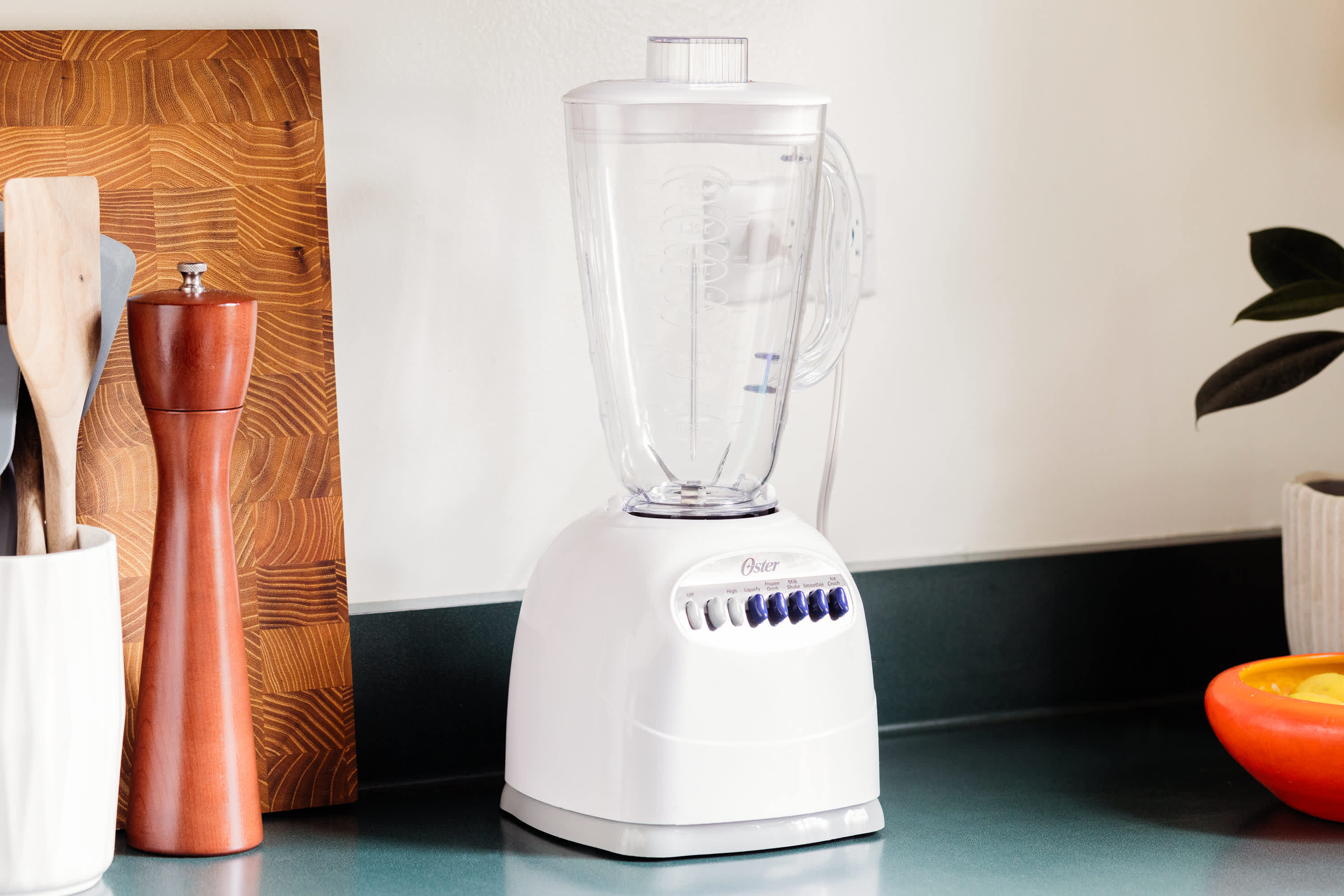 The Simple Hack To Clean A Foggy Blender Using Baking Soda And Vinegar