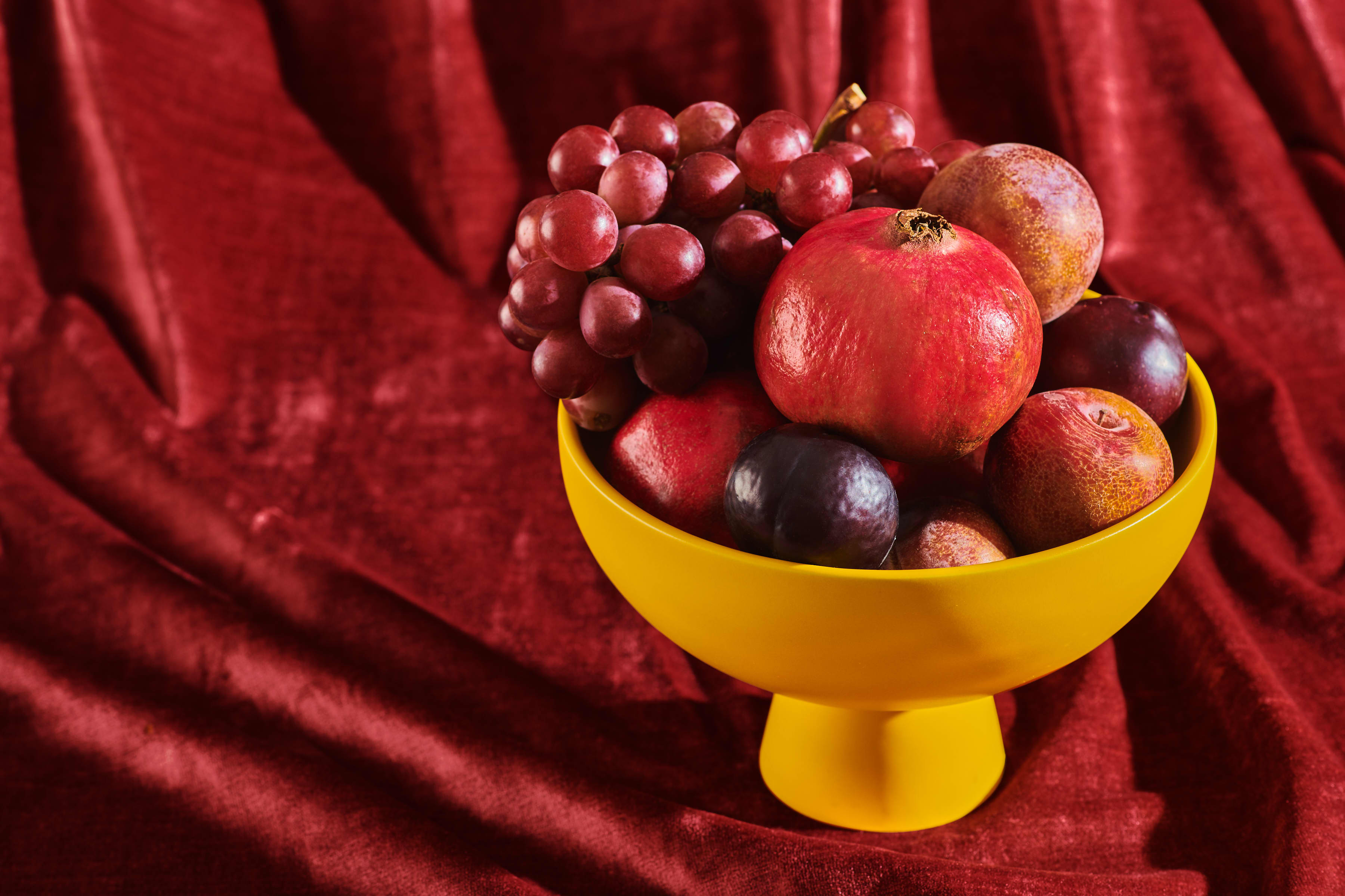 https://cdn.apartmenttherapy.info/image/upload/v1602698839/at/art/photo/2020-gift-edit/AT-Gift-Guide-038-fruit-bowl-edit.jpg