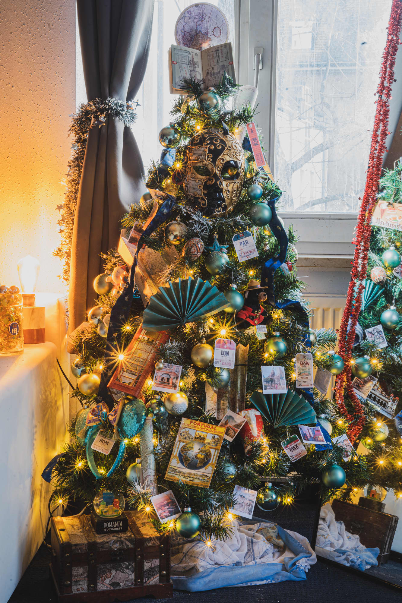 The Best Theme Christmas Tree Ideas To Take Your Decor Up A Notch This Holiday Apartment Therapy