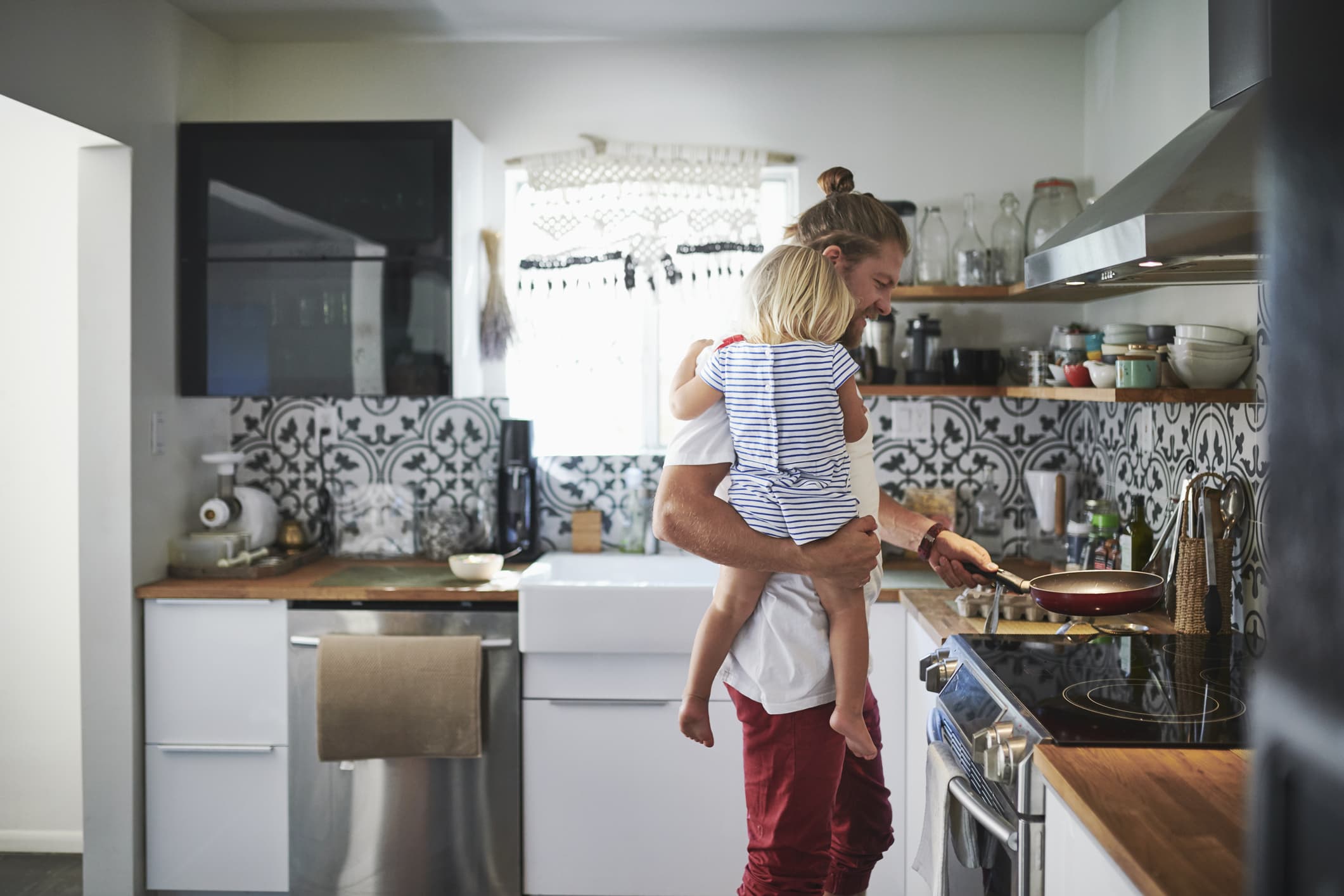 This Over-the-Sink Strainer Keeps Food Safe from Dirty Sinks