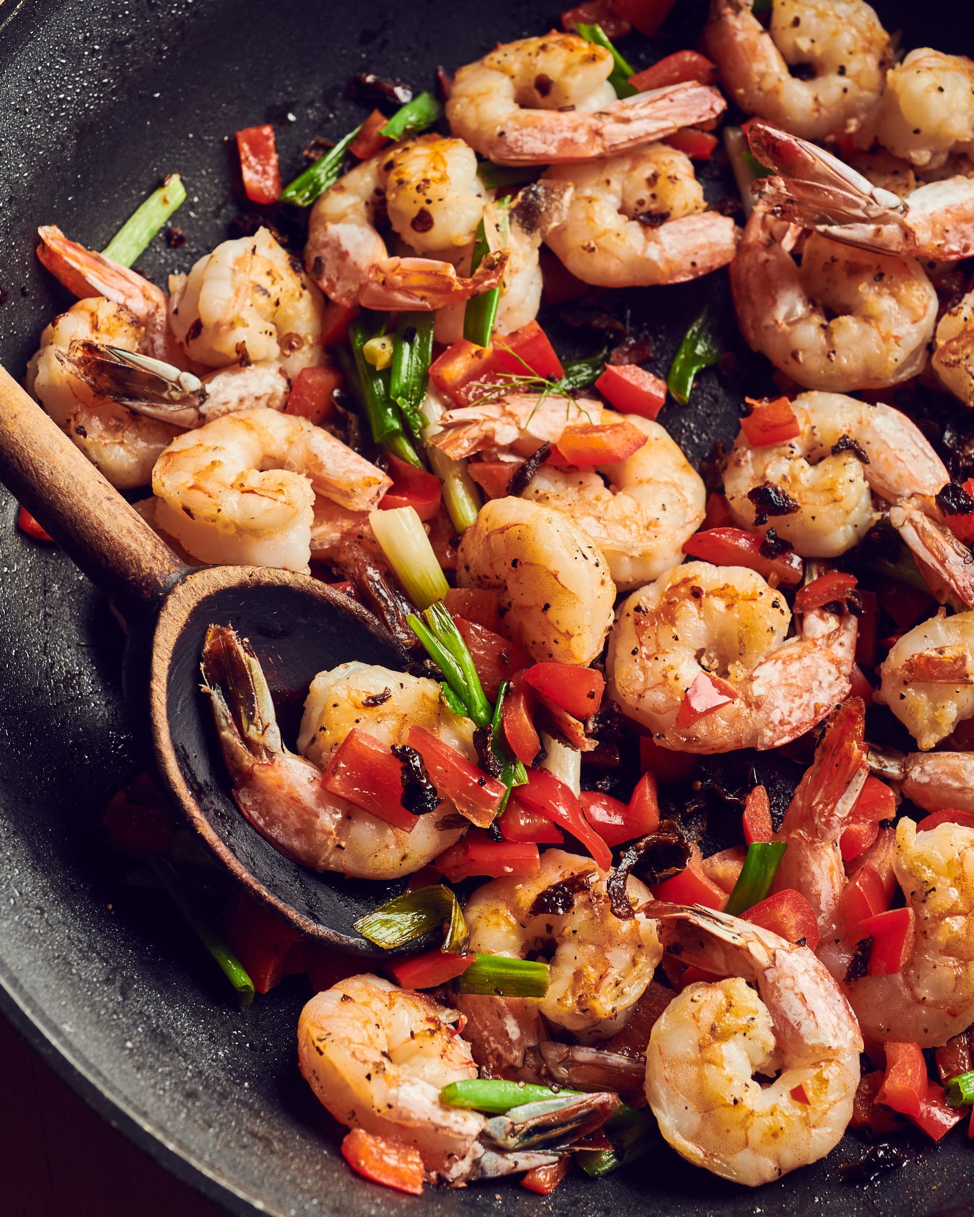 https://cdn.apartmenttherapy.info/image/upload/v1605907906/k/Photo/Series/2020-11-Snapshot-1-lb-shrimp-dinners/Snapshot-Wrap-Up_5-Quick-Dinners-with%20Frozen-Shrimp_Spicy-Chili-Saute/2020-11-18_ATK36323.jpg